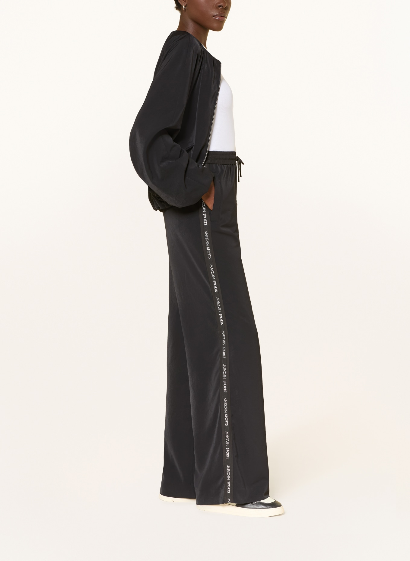 MARC CAIN Spodnie Marlene WELKOM z galonowymi paskami: 900 black new