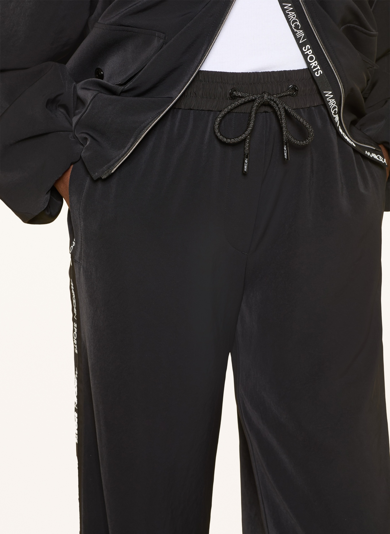 MARC CAIN Spodnie Marlene WELKOM z galonowymi paskami: 900 black new