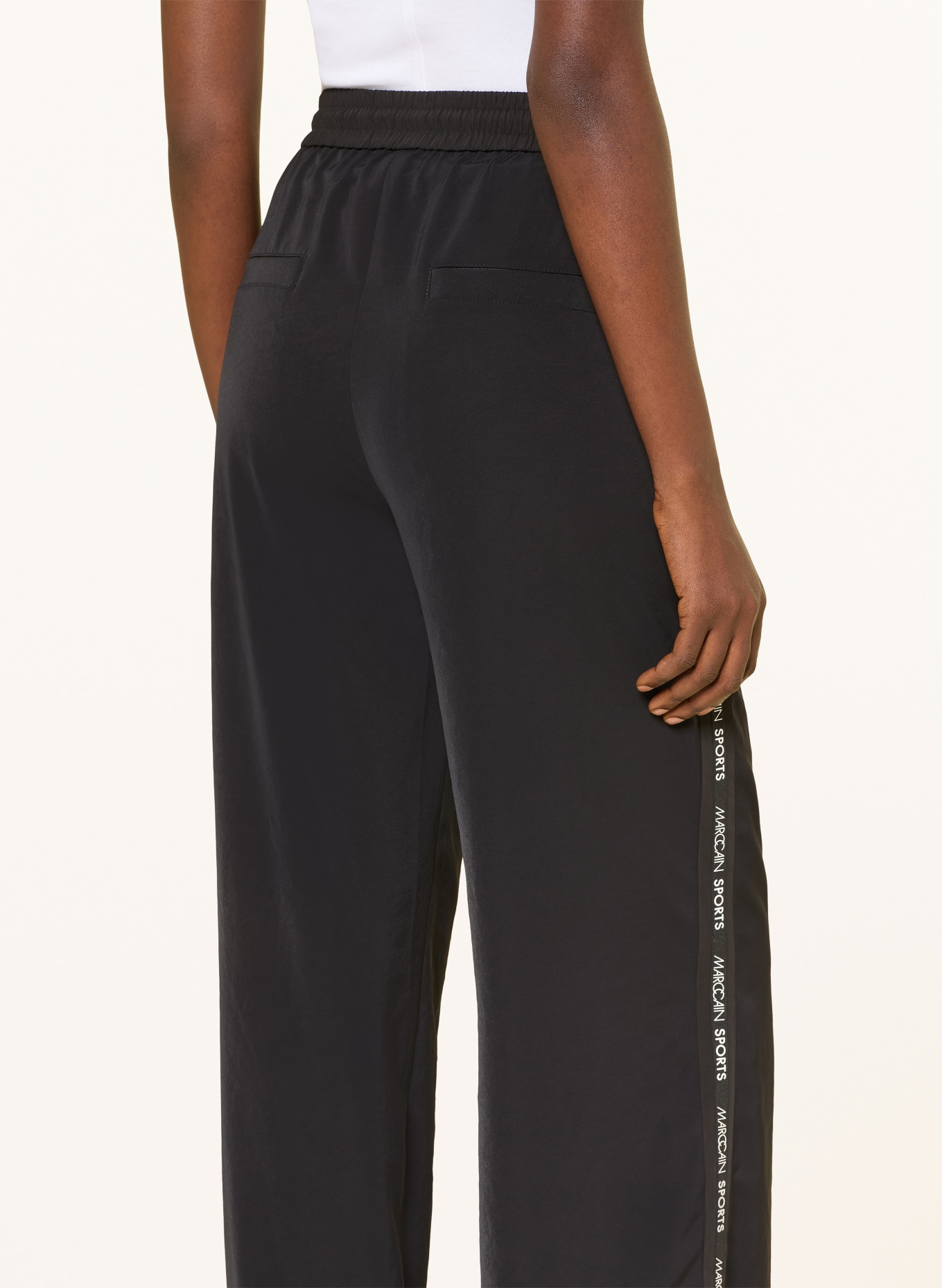 MARC CAIN Spodnie Marlene WELKOM z galonowymi paskami: 900 black new