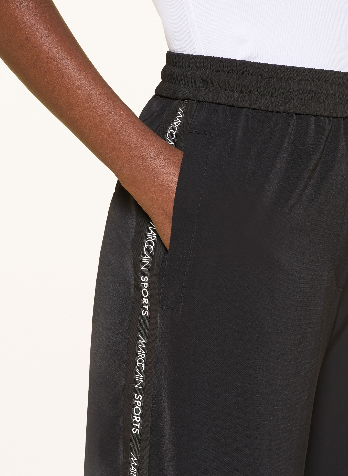 MARC CAIN Spodnie Marlene WELKOM z galonowymi paskami: 900 black new