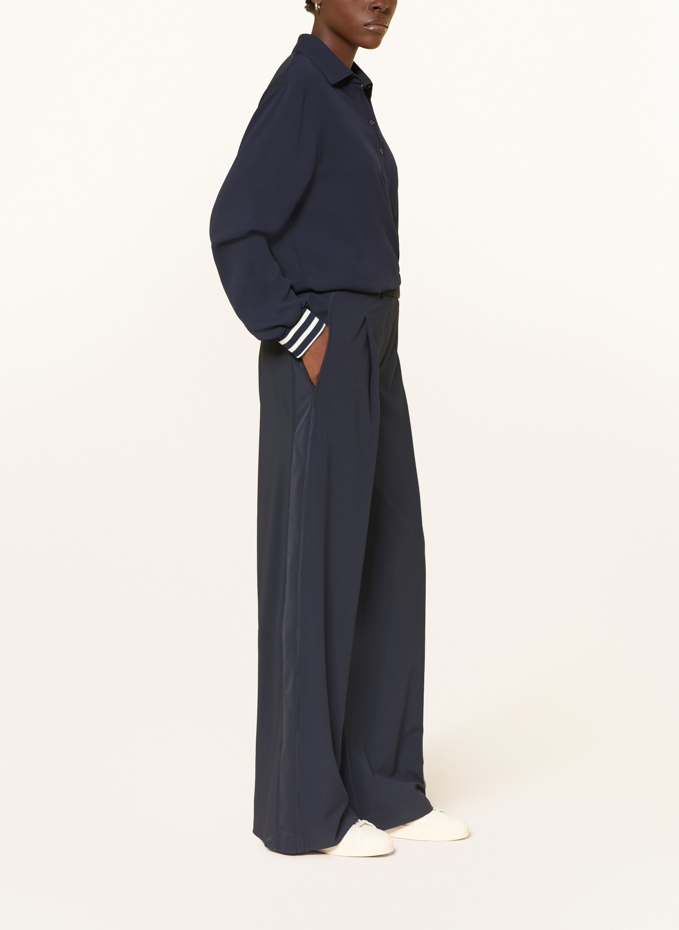 MARC CAIN Spodnie typu marlene z paskami z galonu: 394 navy
