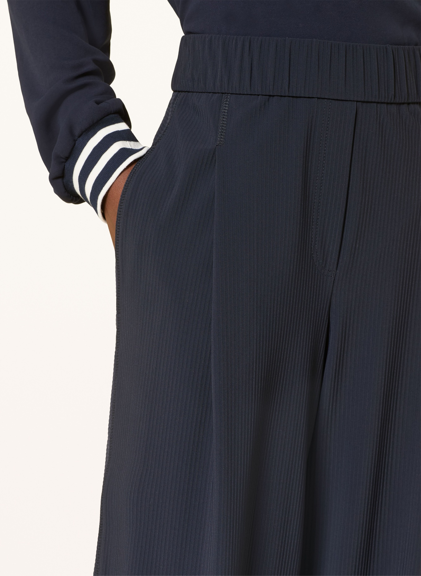 MARC CAIN Spodnie typu marlene z paskami z galonu: 394 navy