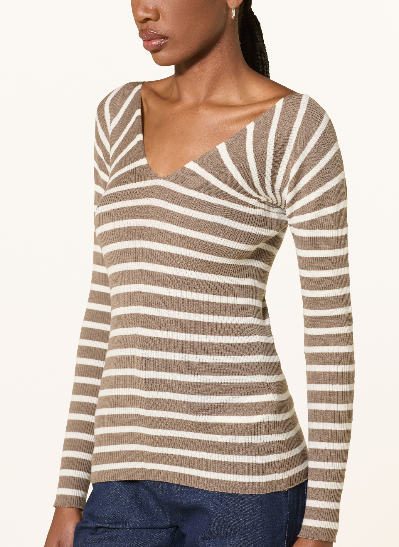 BOSS FAMARINDA Sweater: DARK BROWN / WHITE