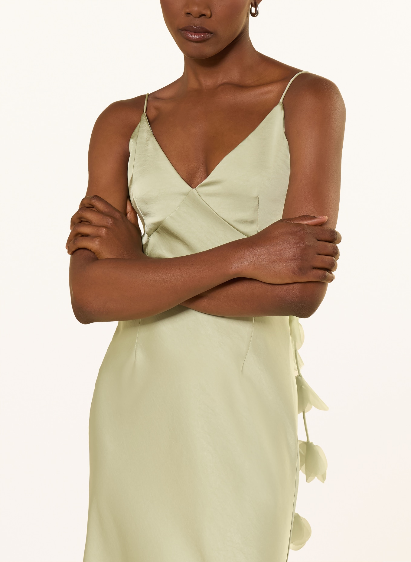 NEO NOIR Saténové šaty COLLY: MÁTOVÁ