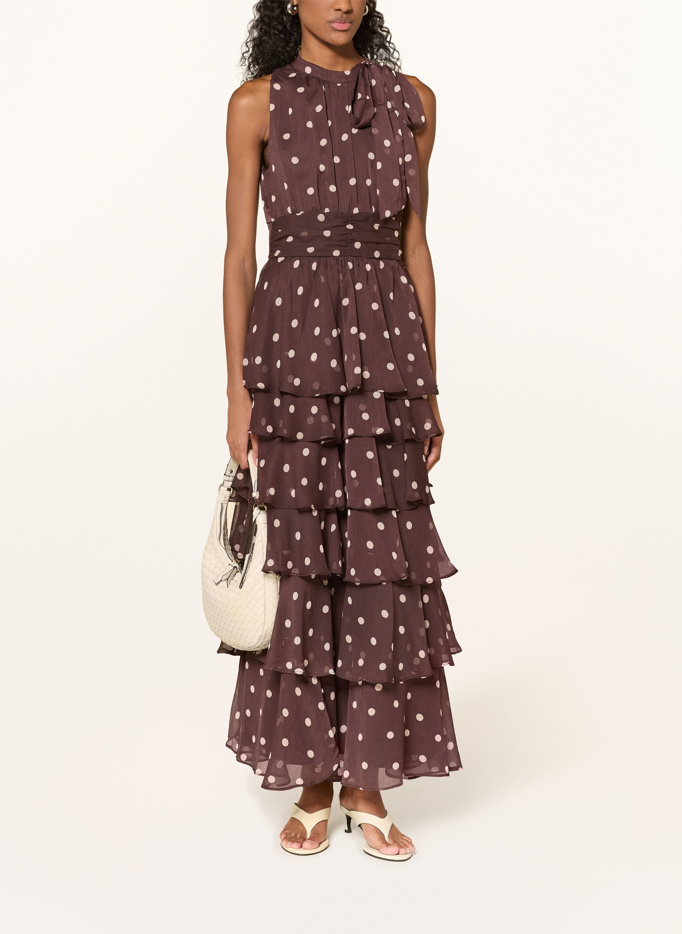 NEO NOIR Robe à col lavallière MARLI: MARRON FONCÉ / BEIGE