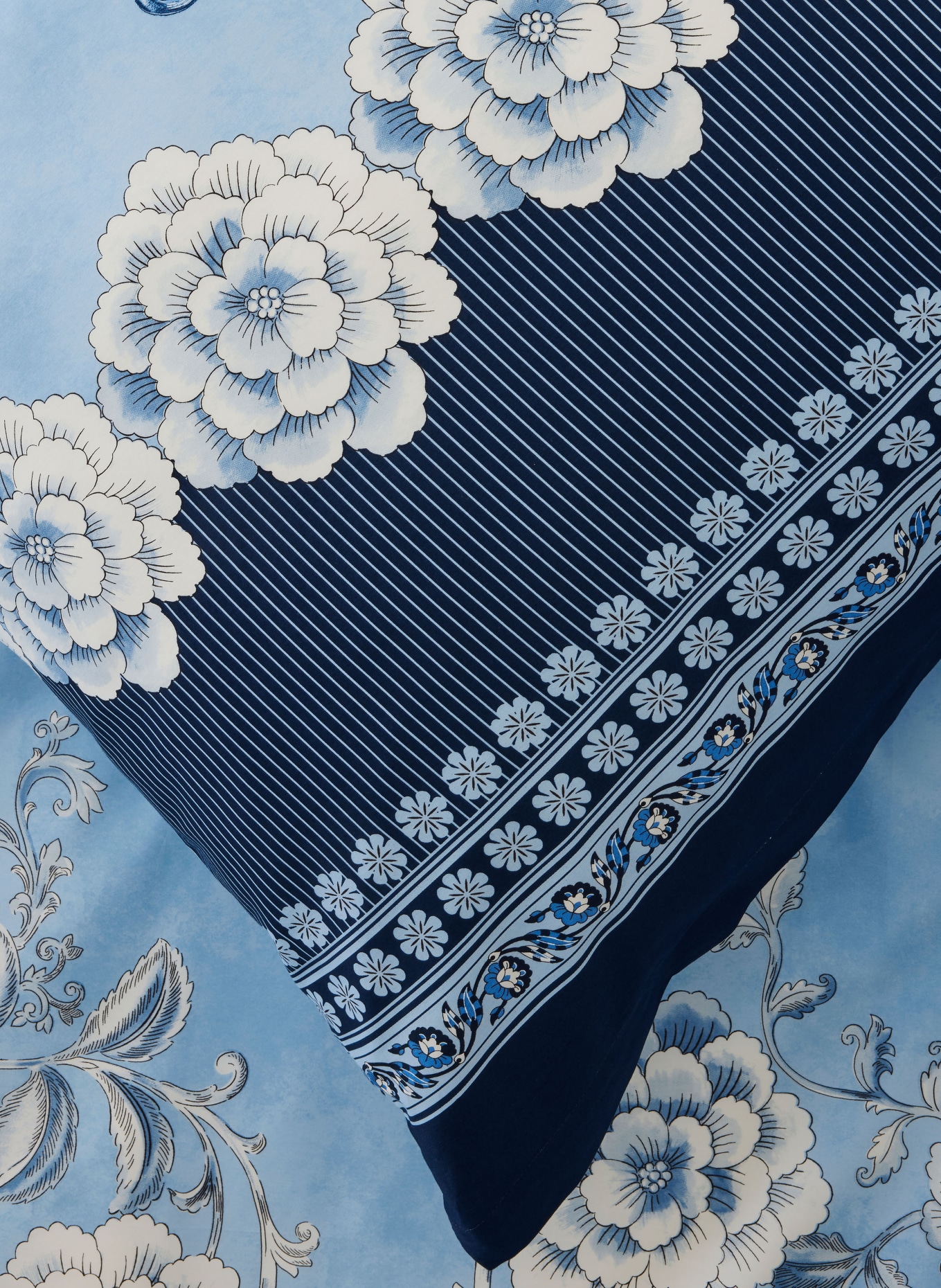 bassetti Linge de lit PARAGGI: BLEU CLAIR / BLEU FONCÉ / NOIR