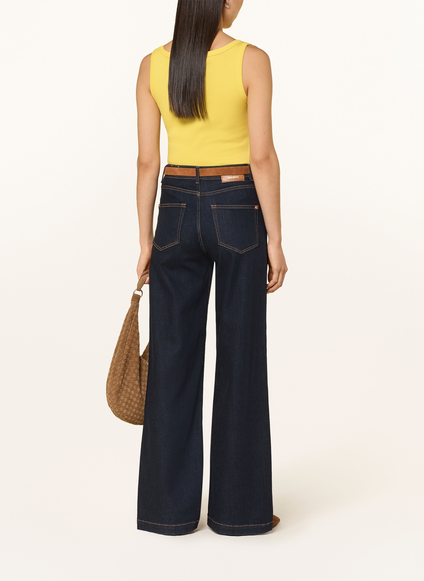 monari En haut: JAUNE