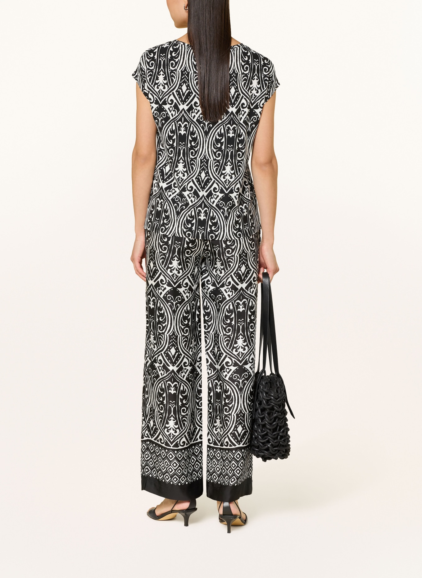 monari Saténové kalhoty s volánky: ČERNÁ / BÍLÁ