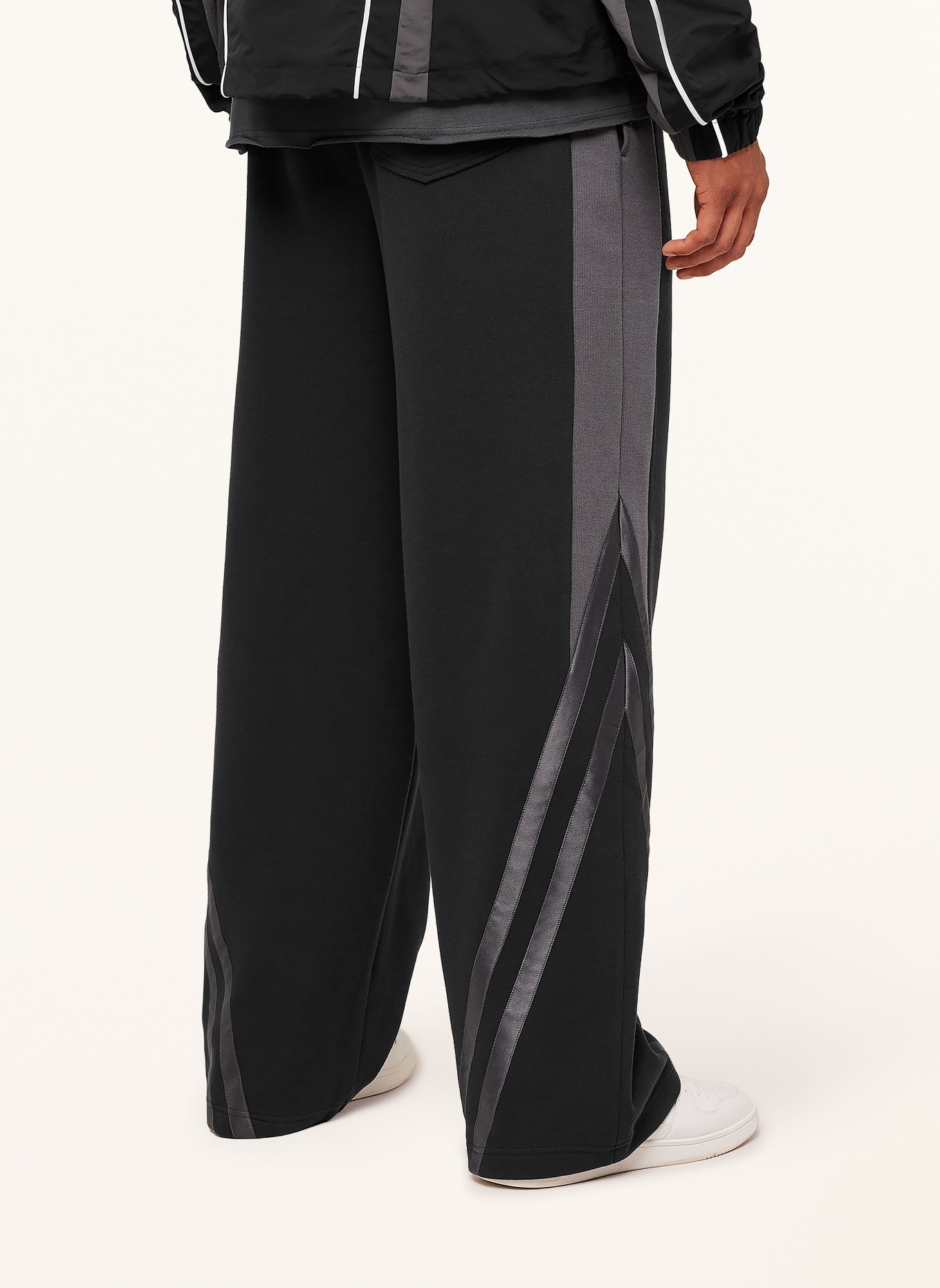 GYMSHARK Sweatpants: SCHWARZ / DUNKELGRAU / GRAU