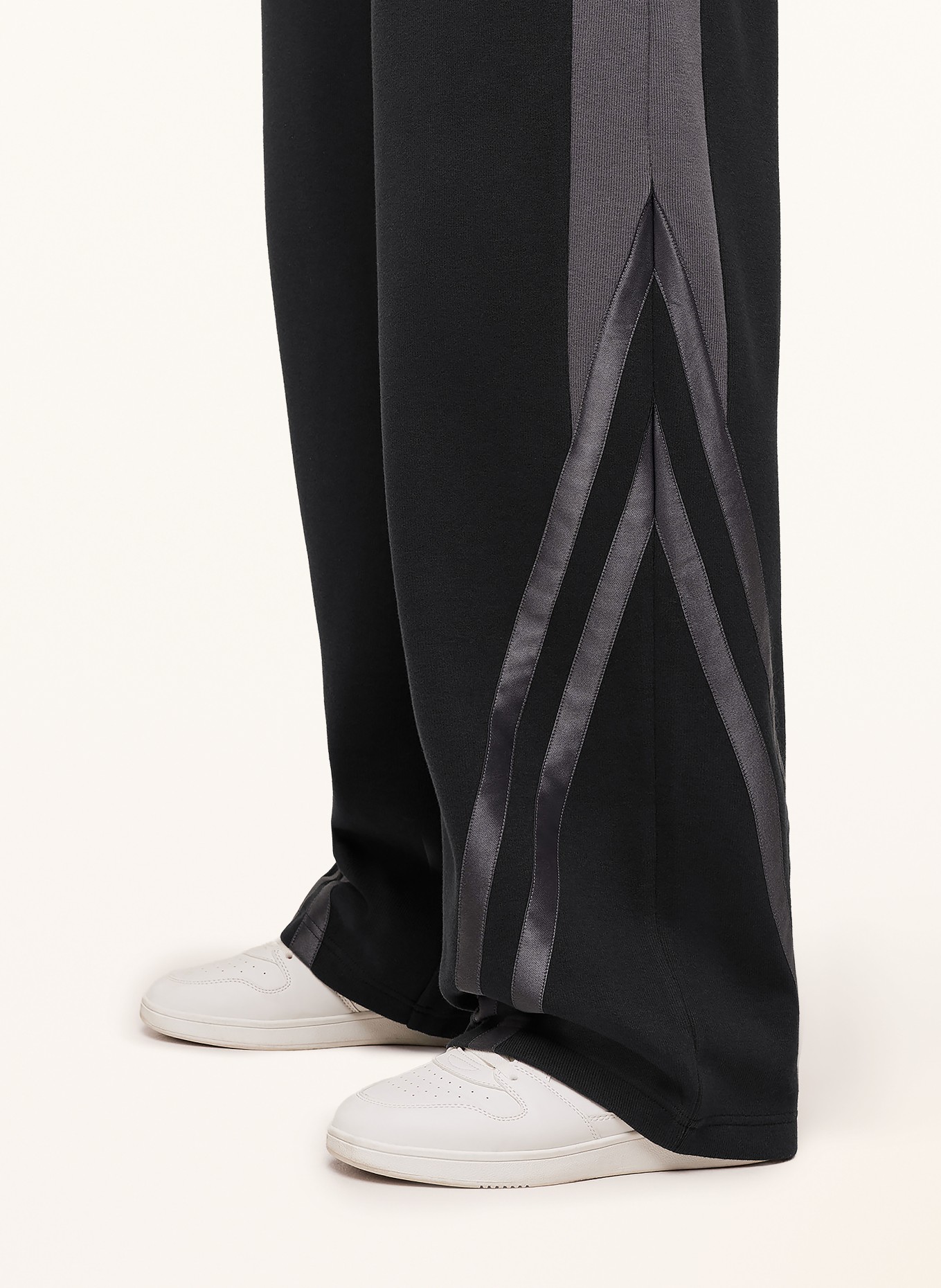 GYMSHARK Sweatpants: SCHWARZ / DUNKELGRAU / GRAU