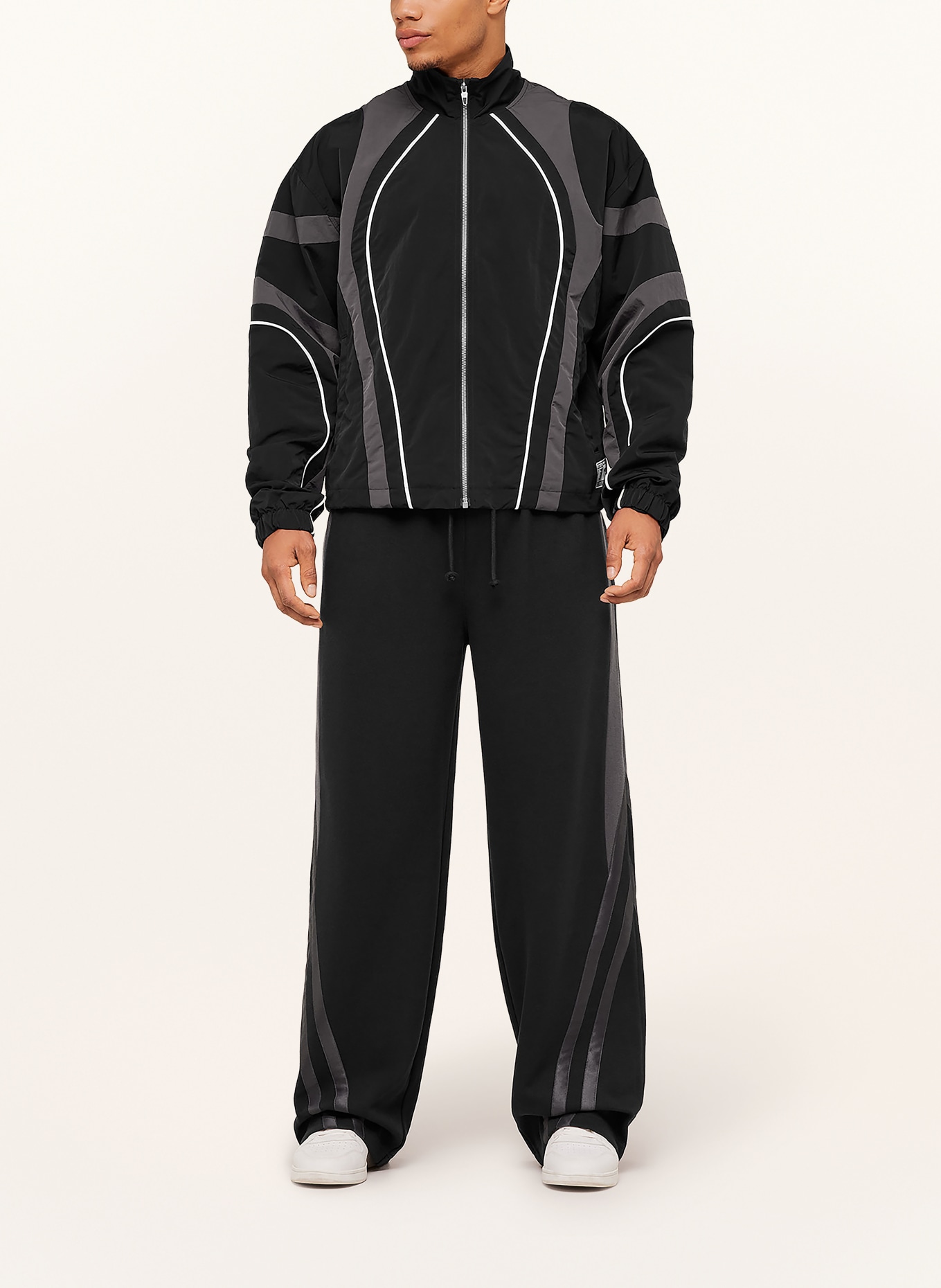 GYMSHARK Trainingsjacke: SCHWARZ / DUNKELGRAU / WEISS