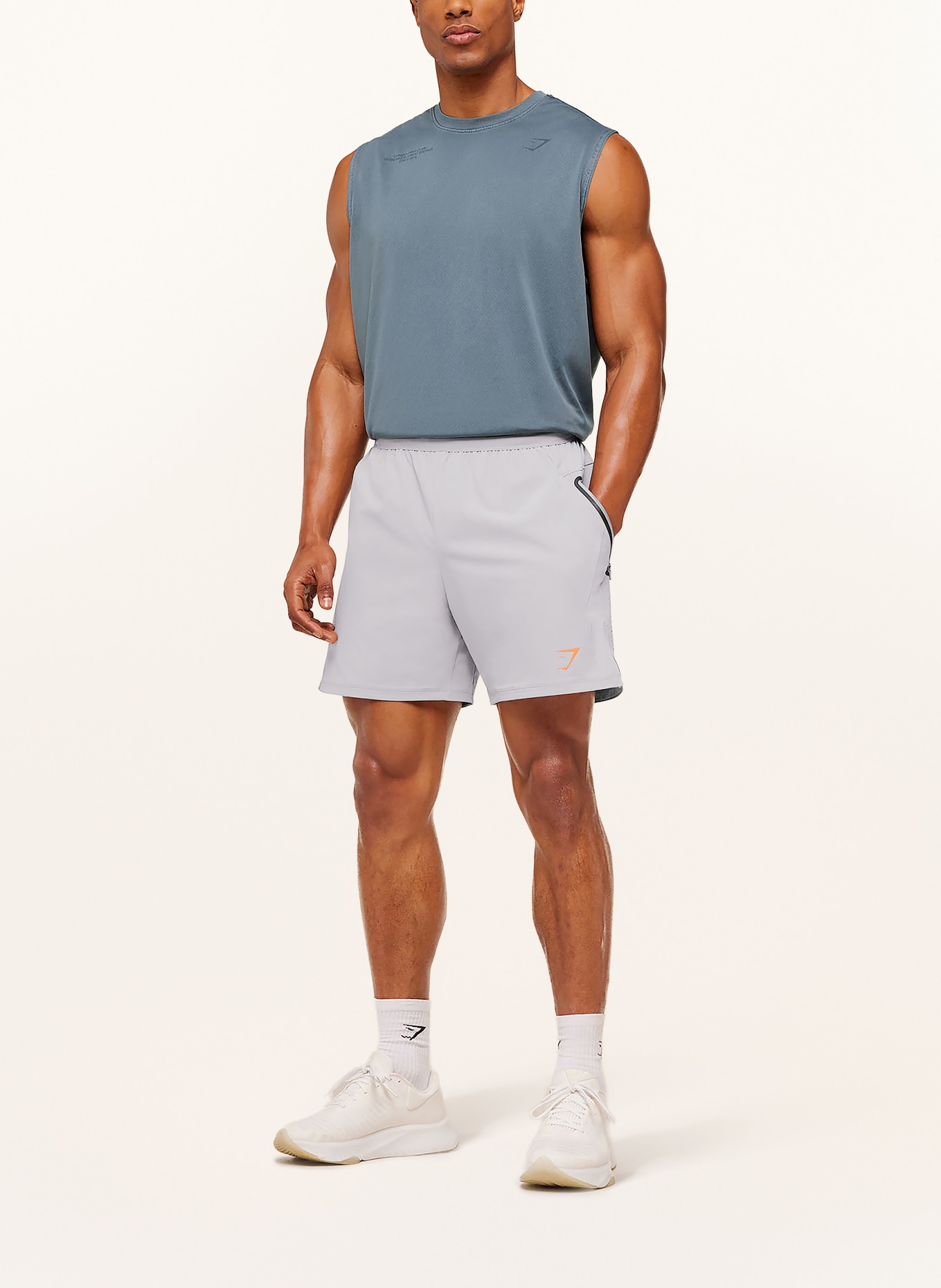 GYMSHARK Trainingsshorts HYBRID: HELLGRAU