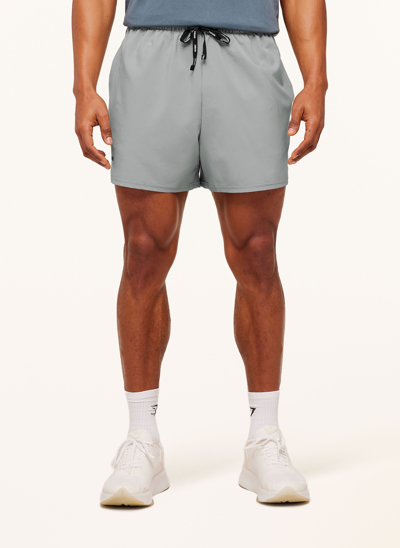 GYMSHARK Trainingsshorts TRAIN 5": GRAU / SCHWARZ