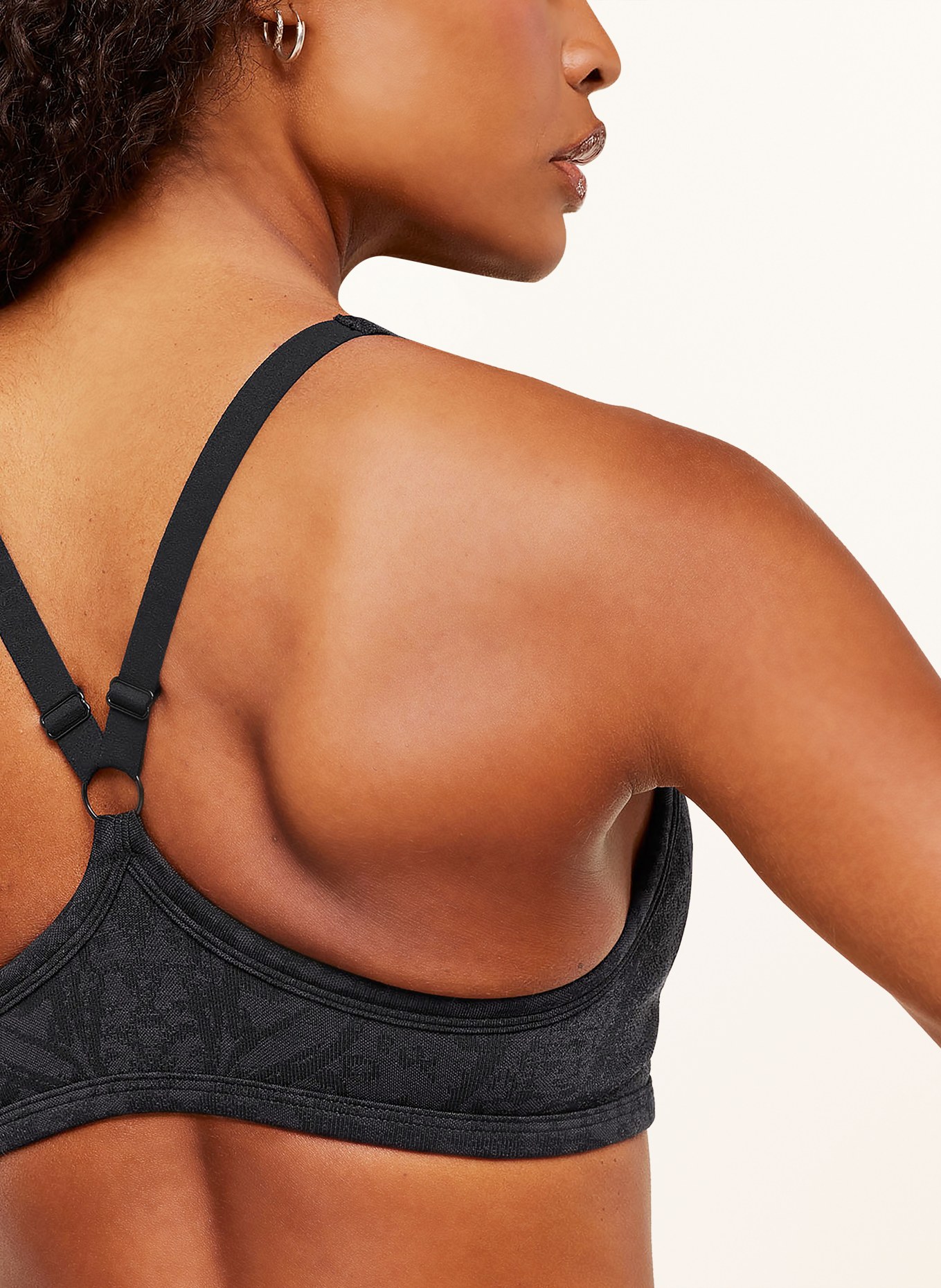 GYMSHARK Sport-BH ADAPT ANIMAL: SCHWARZ / DUNKELGRAU