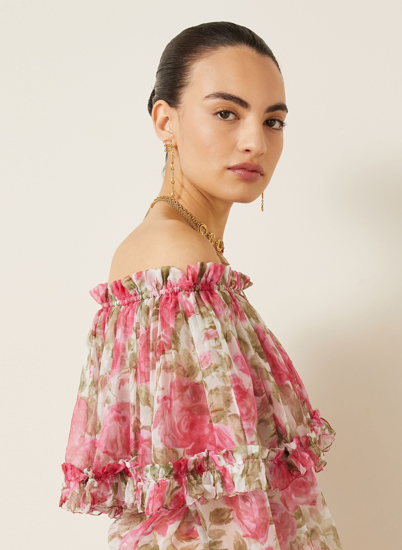 Chloé Hedvábná blůza s odhalenými rameny a volánky: RŮŽOVÁ / OLIVOVÁ / BÍLÁ