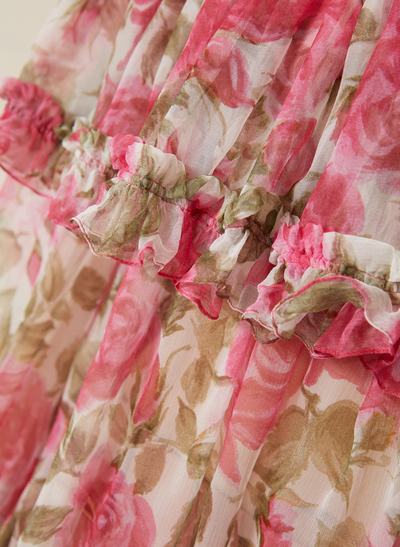 Chloé Hedvábná blůza s odhalenými rameny a volánky: RŮŽOVÁ / OLIVOVÁ / BÍLÁ