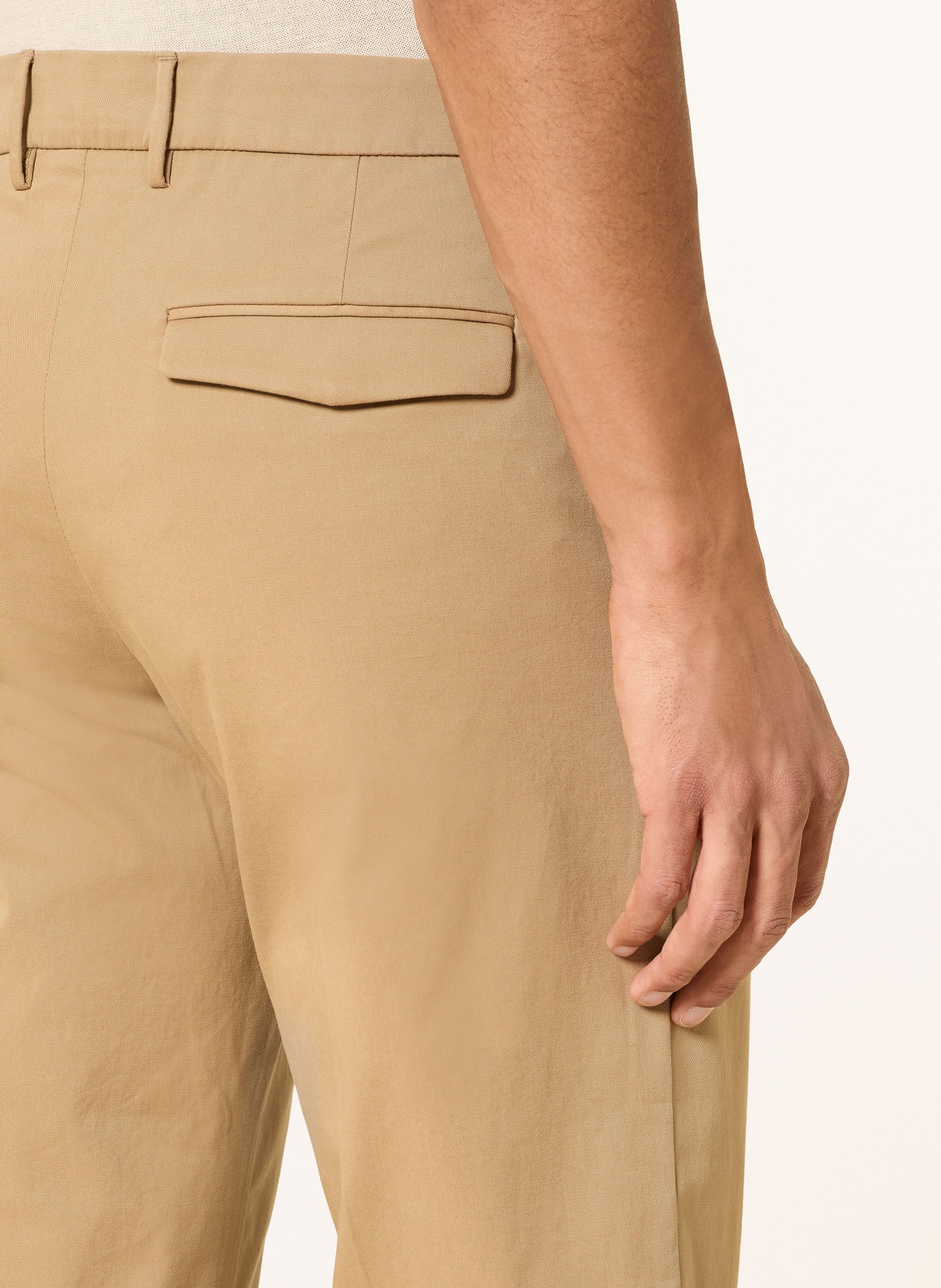 CRUNA Chino MIDTOWN o regularnym kroju: CAMELOWY