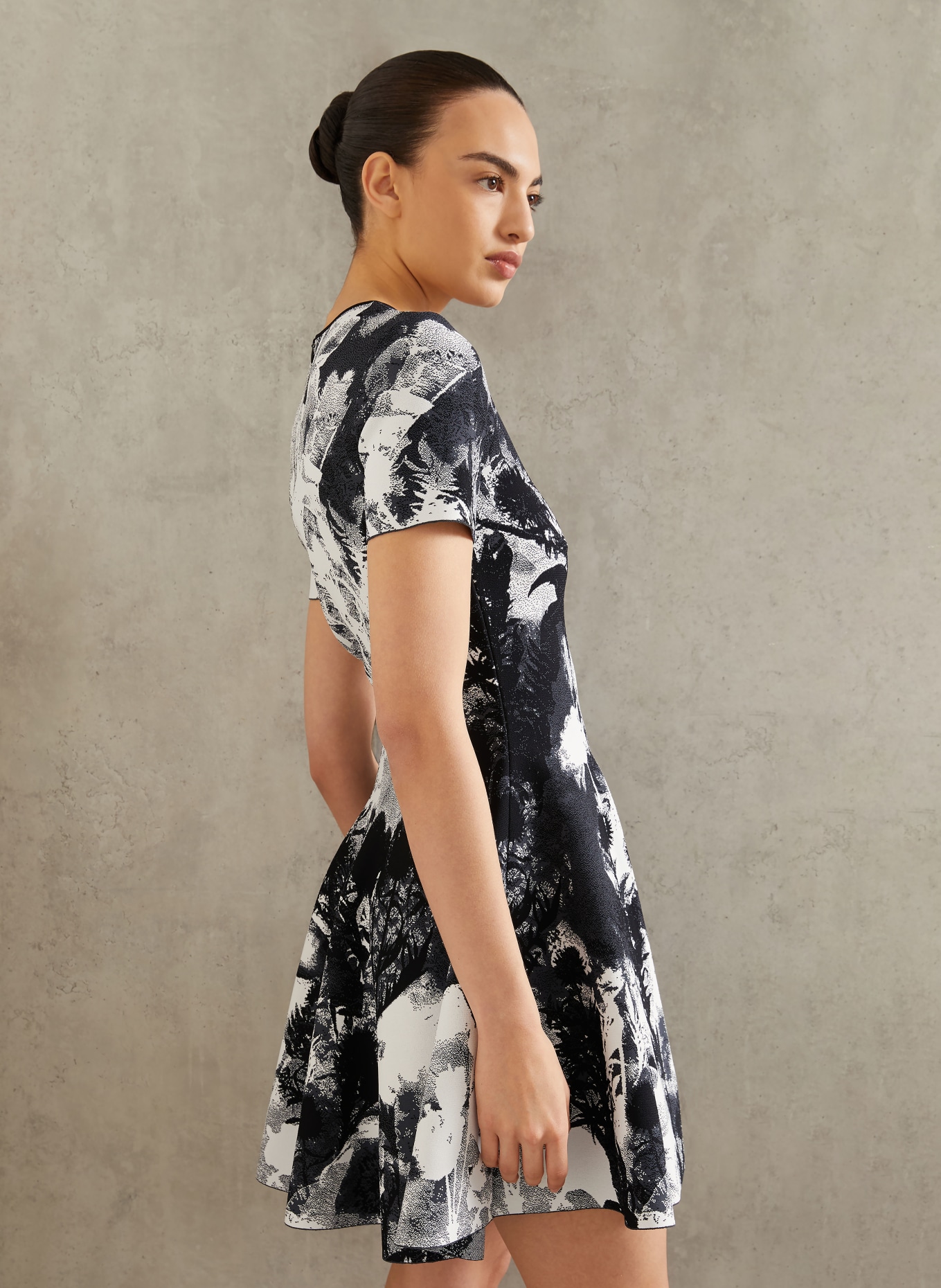 McQUEEN Cocktailkleid: SCHWARZ / WEISS