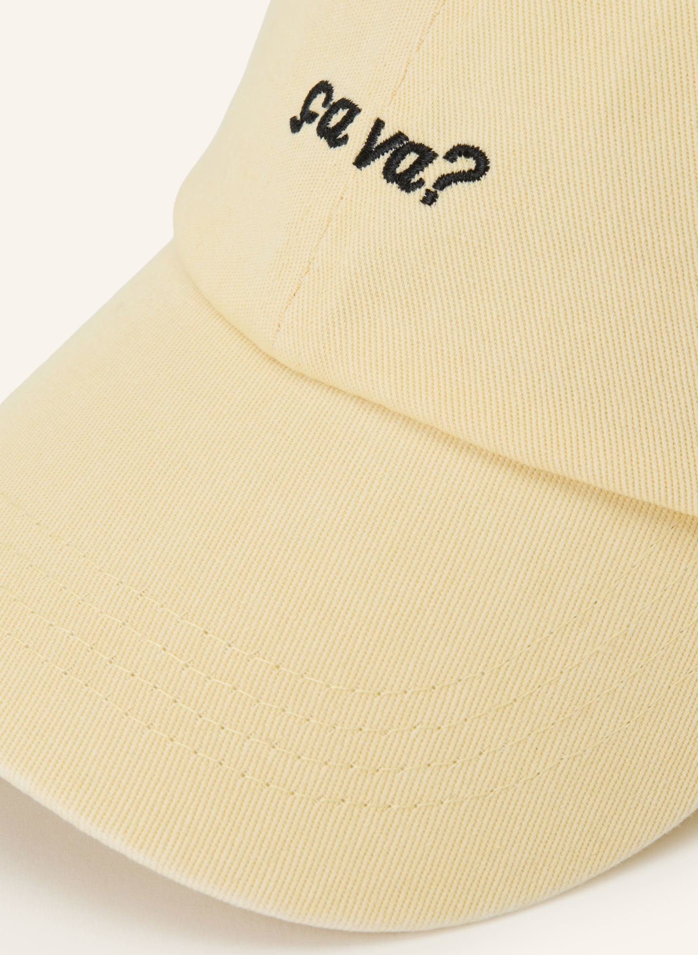 darling harbour Pet: butter yellow