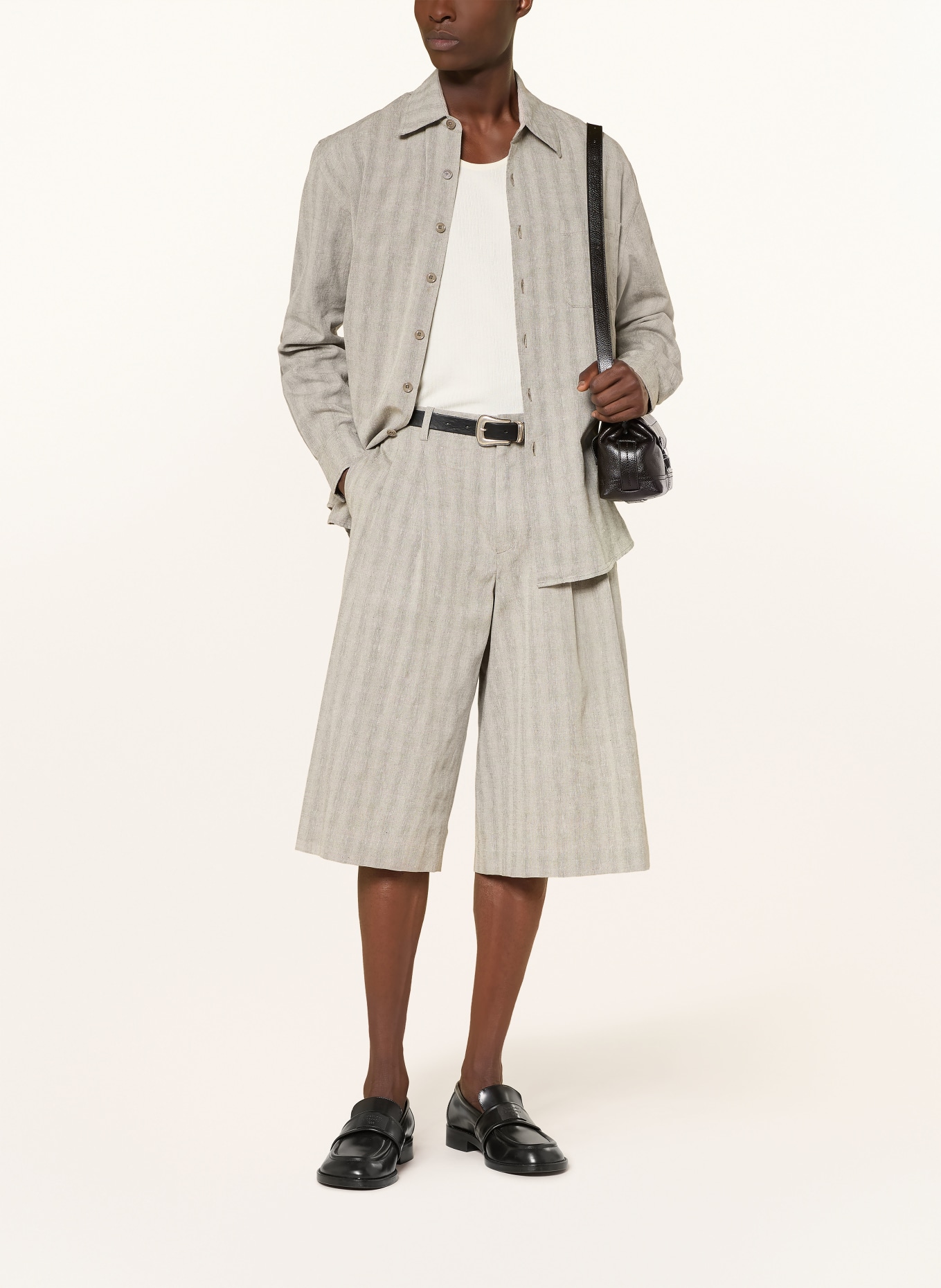 OUR LEGACY Shorts SPLIT mit Leinen: HELLGRAU / GRAU