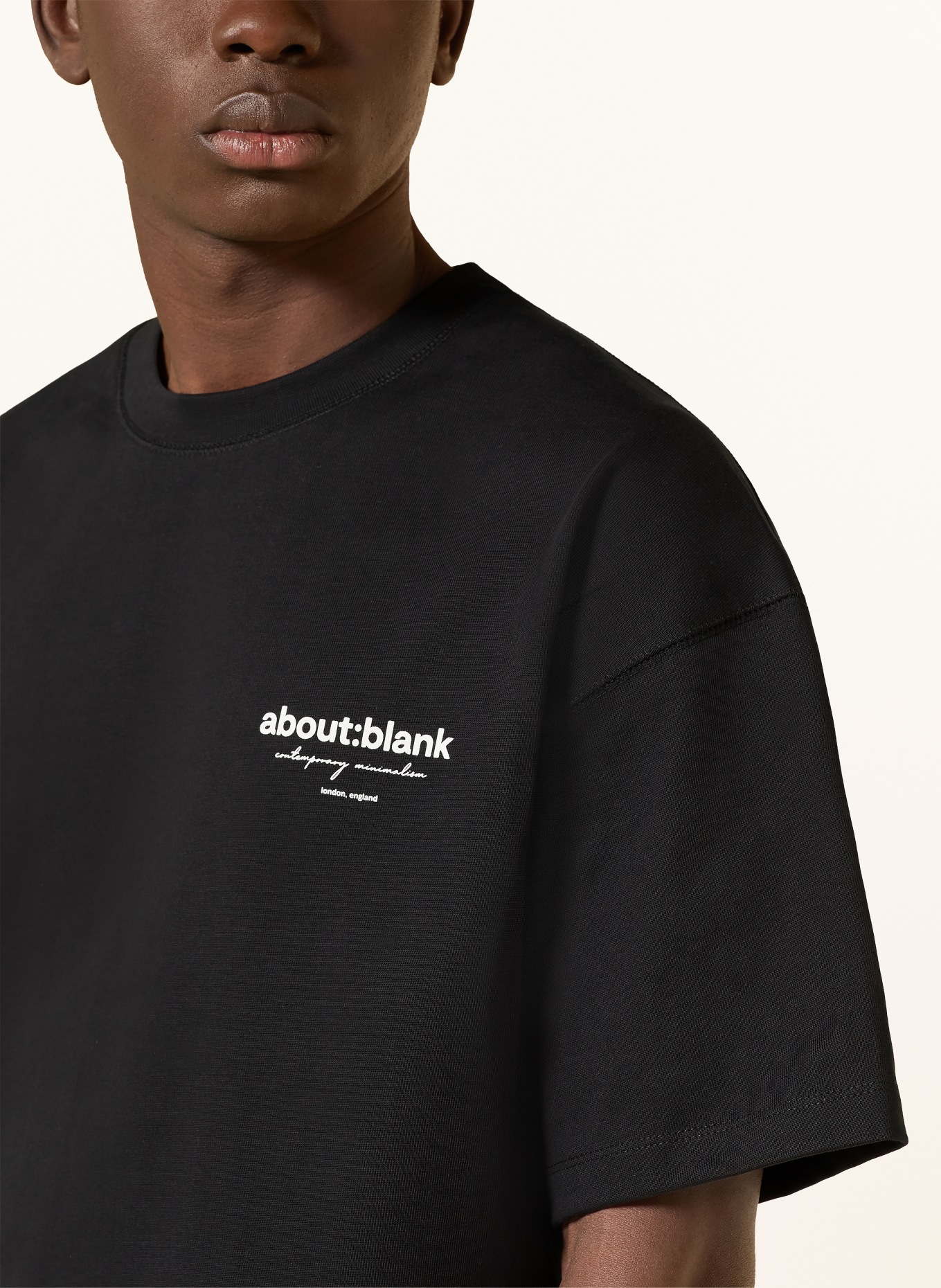 about:blank Oversized tričko: ČERNÁ / REŽNÁ