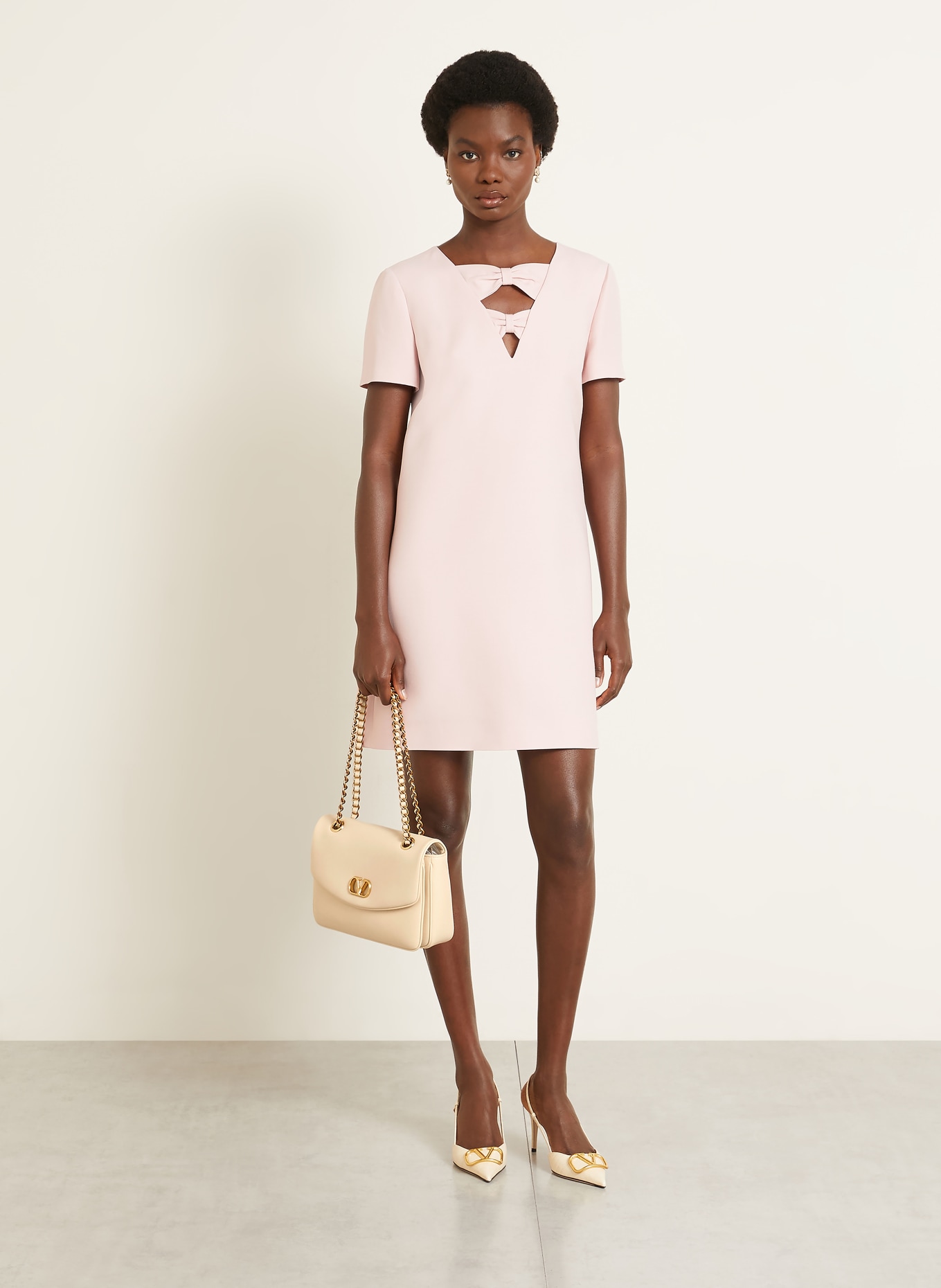 VALENTINO GARAVANI DJUNA MEDIUM Shoulder Bag: ECRU / GOLD