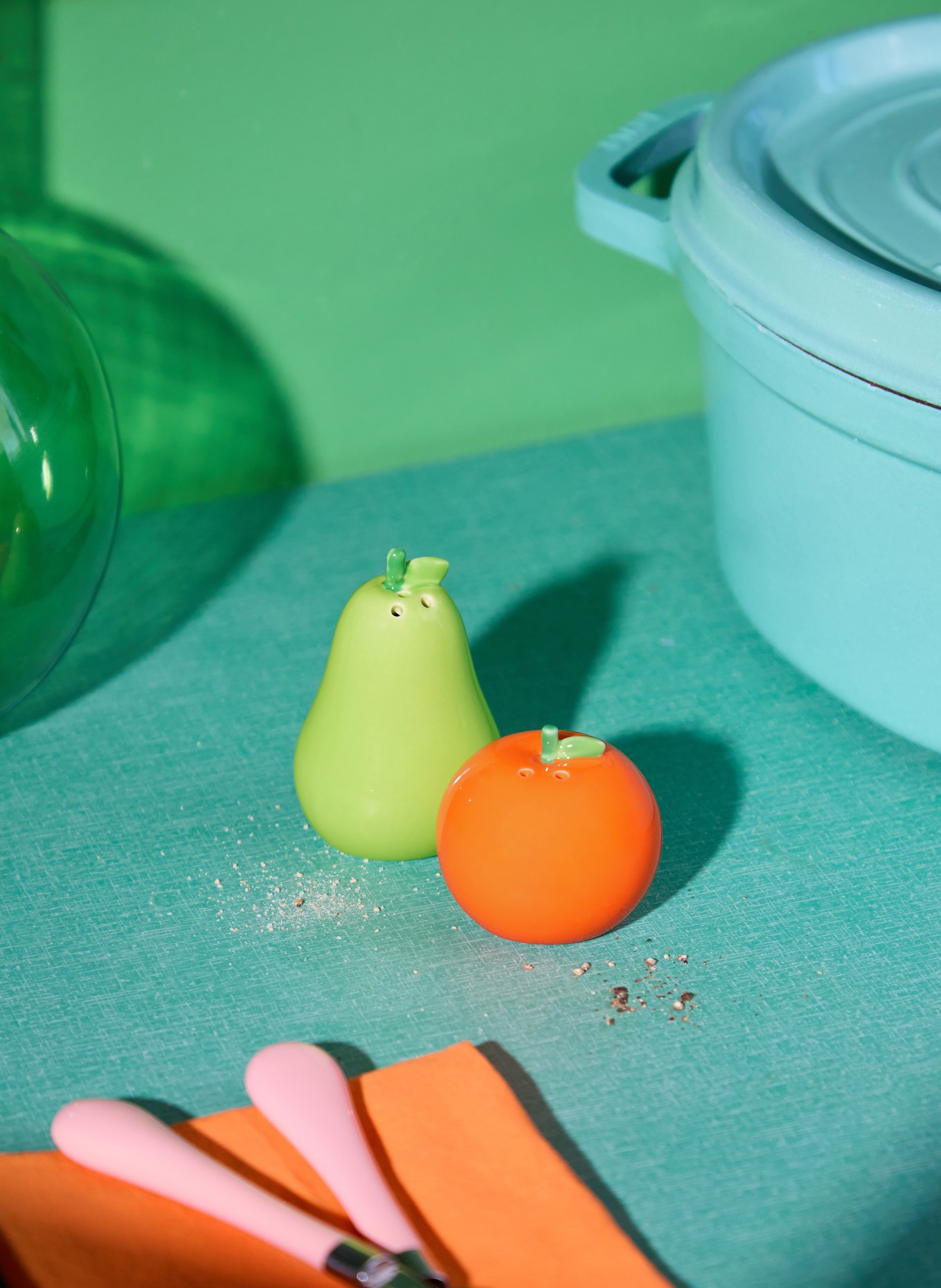 fluid MARKET PEAR &amp; ORANGE Salt and Pepper Shakers: ORANGE / LIGHT GREEN / GREEN