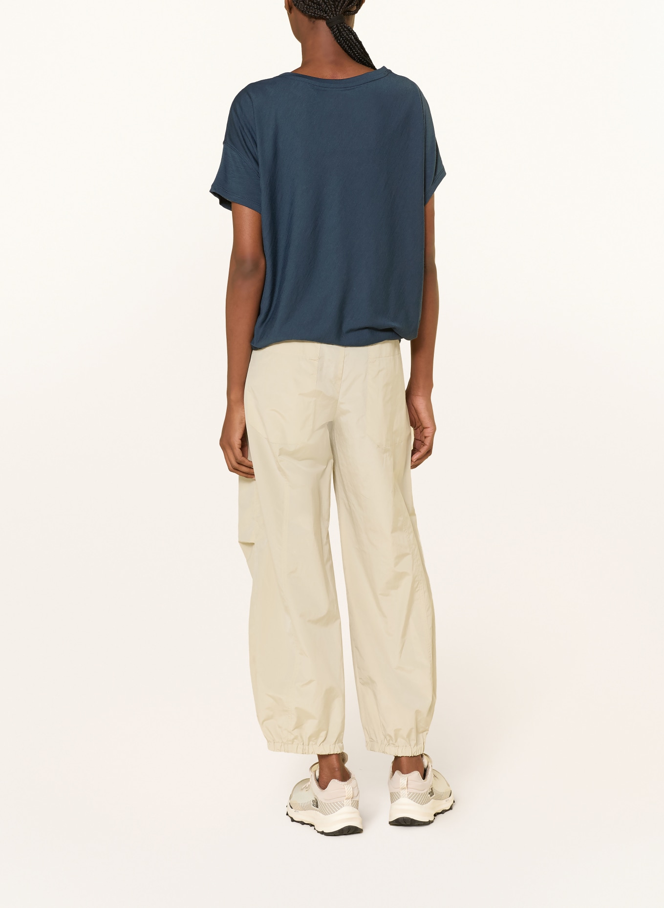 super.natural Funktionsshirt FLOWER SNEAKERS mit Merinowolle: DUNKELBLAU