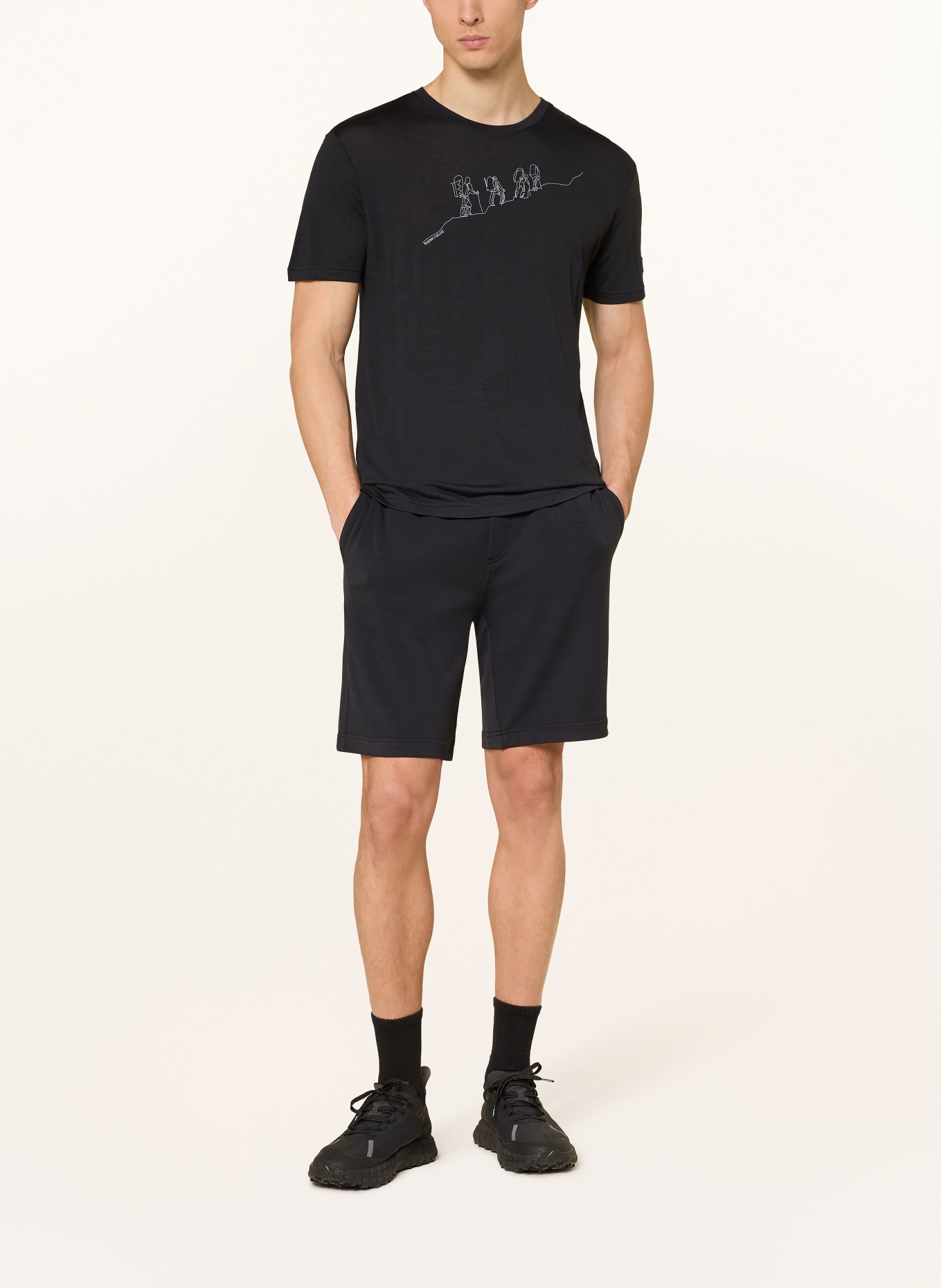 super.natural Funktionsshirt HIKING mit Merinowolle: SCHWARZ