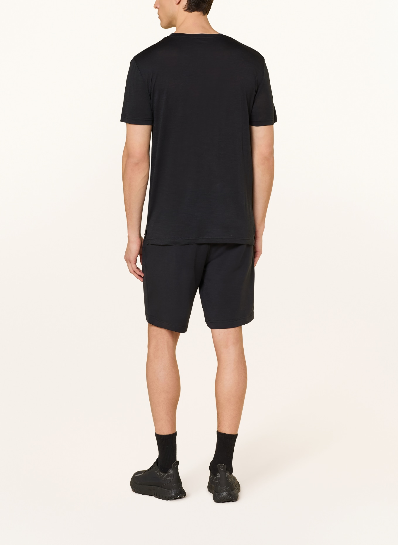 super.natural Funktionsshirt HIKING mit Merinowolle: SCHWARZ