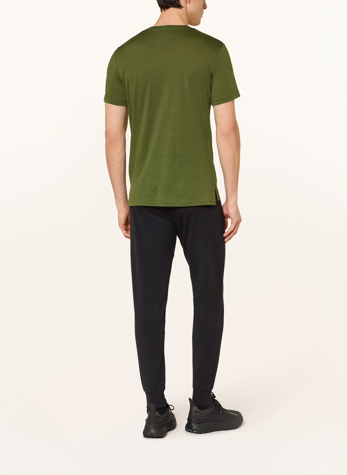 super.natural Funktionsshirt HIKING mit Merinowolle: OLIV