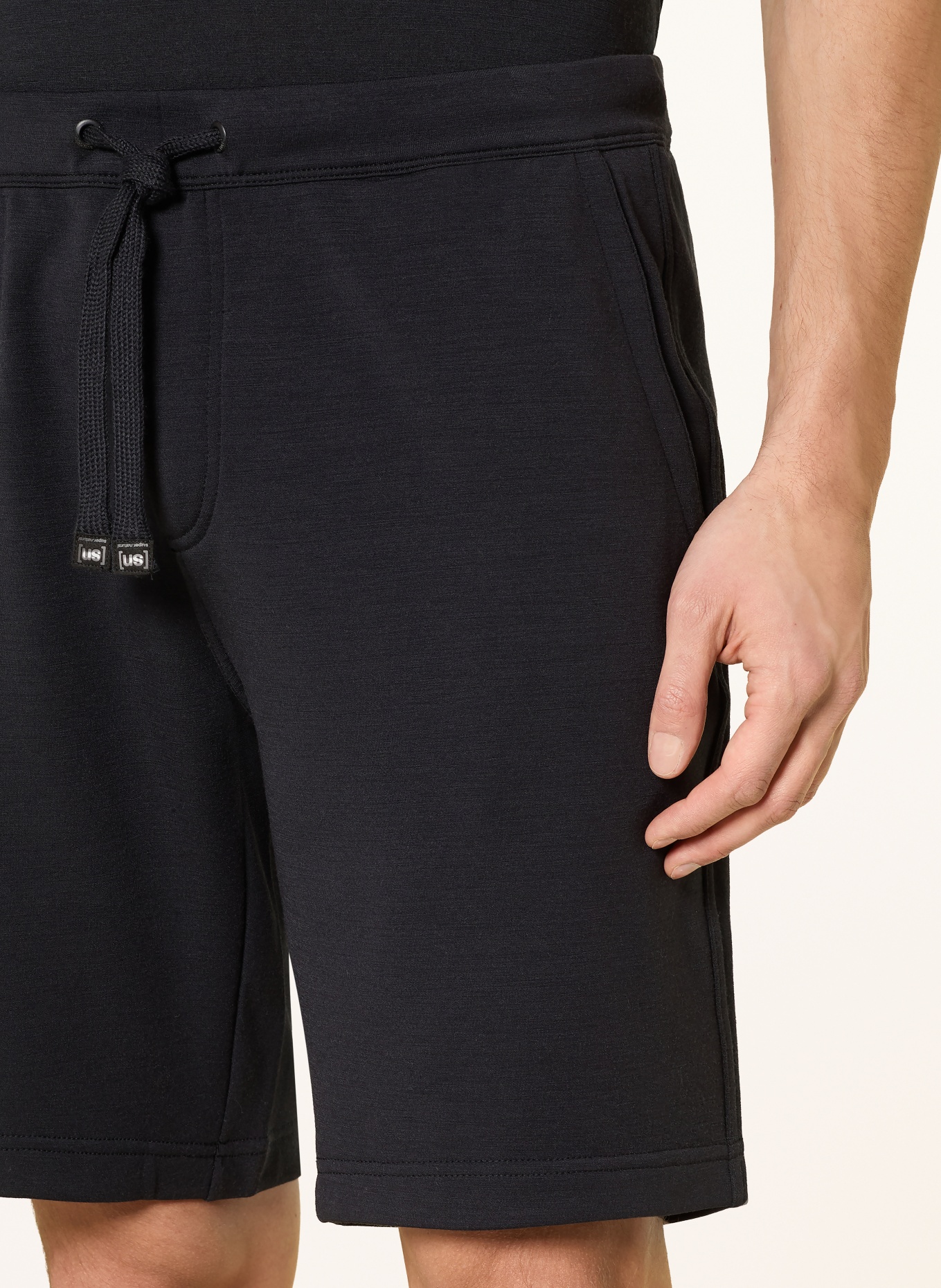 super.natural Sweatshorts SOLUTION mit Merinowolle: SCHWARZ