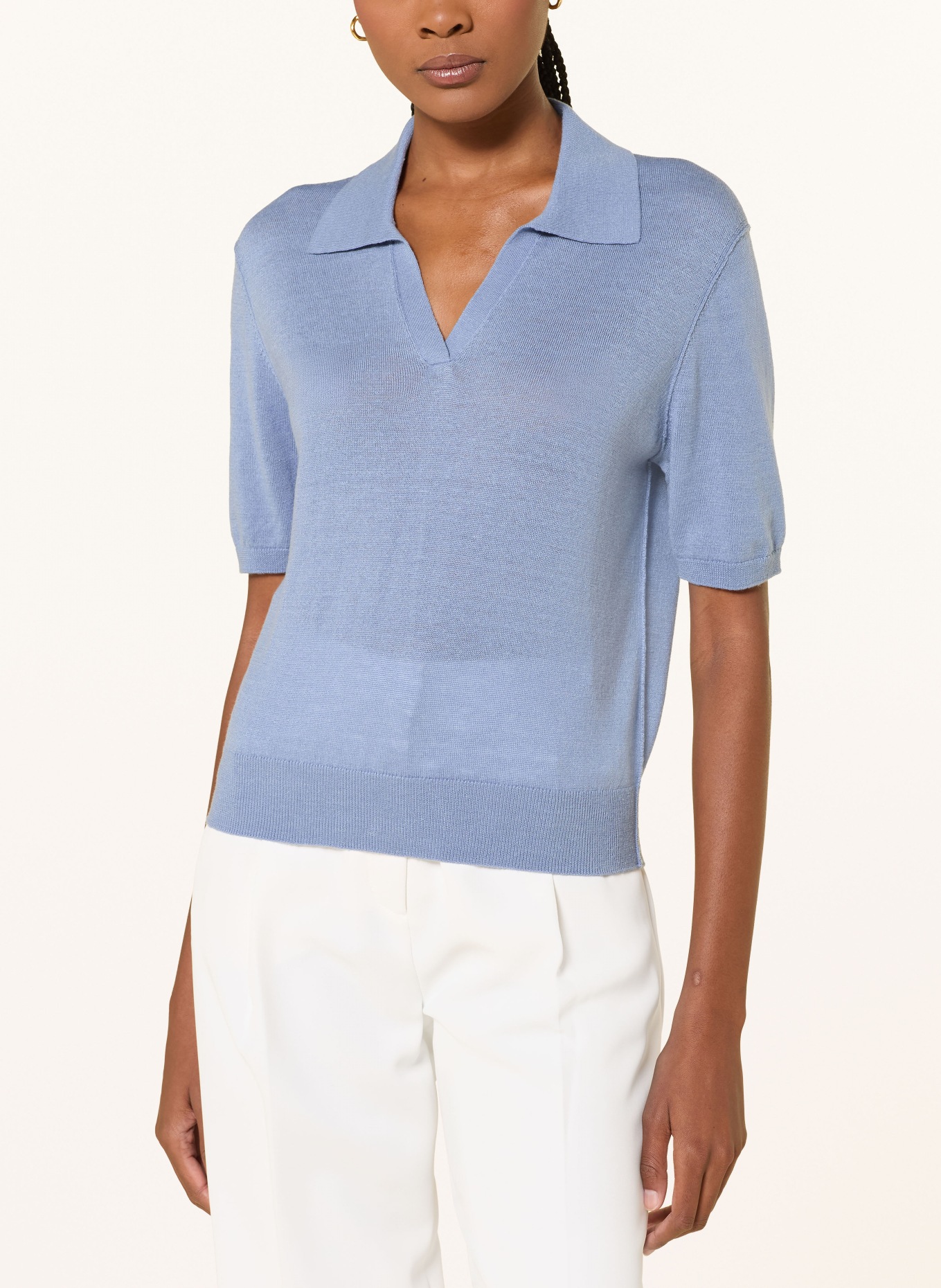 COS Polo en maille avec lin: BLEU CLAIR