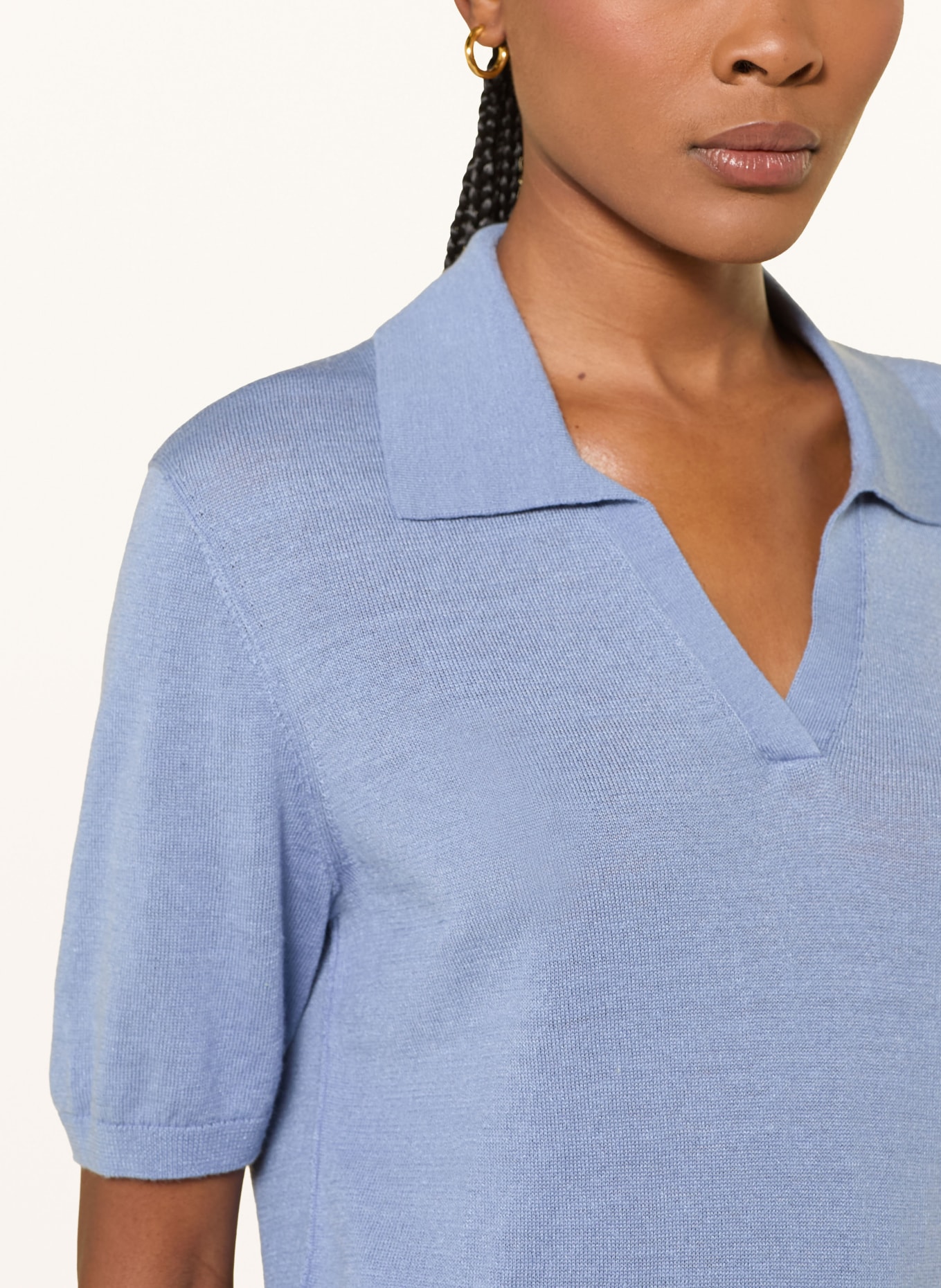 COS Polo en maille avec lin: BLEU CLAIR