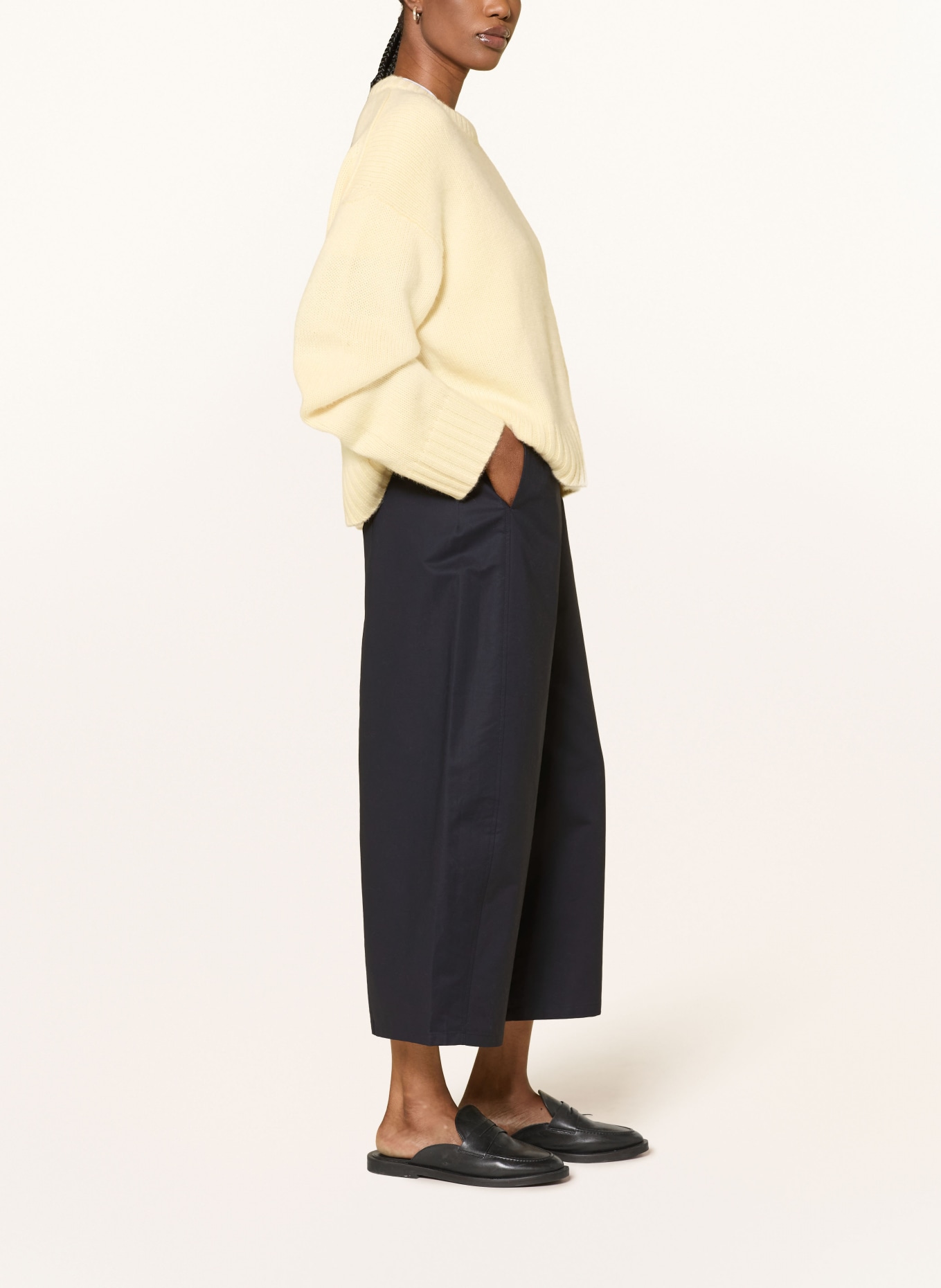 COS 3/4-length pants: DARK BLUE