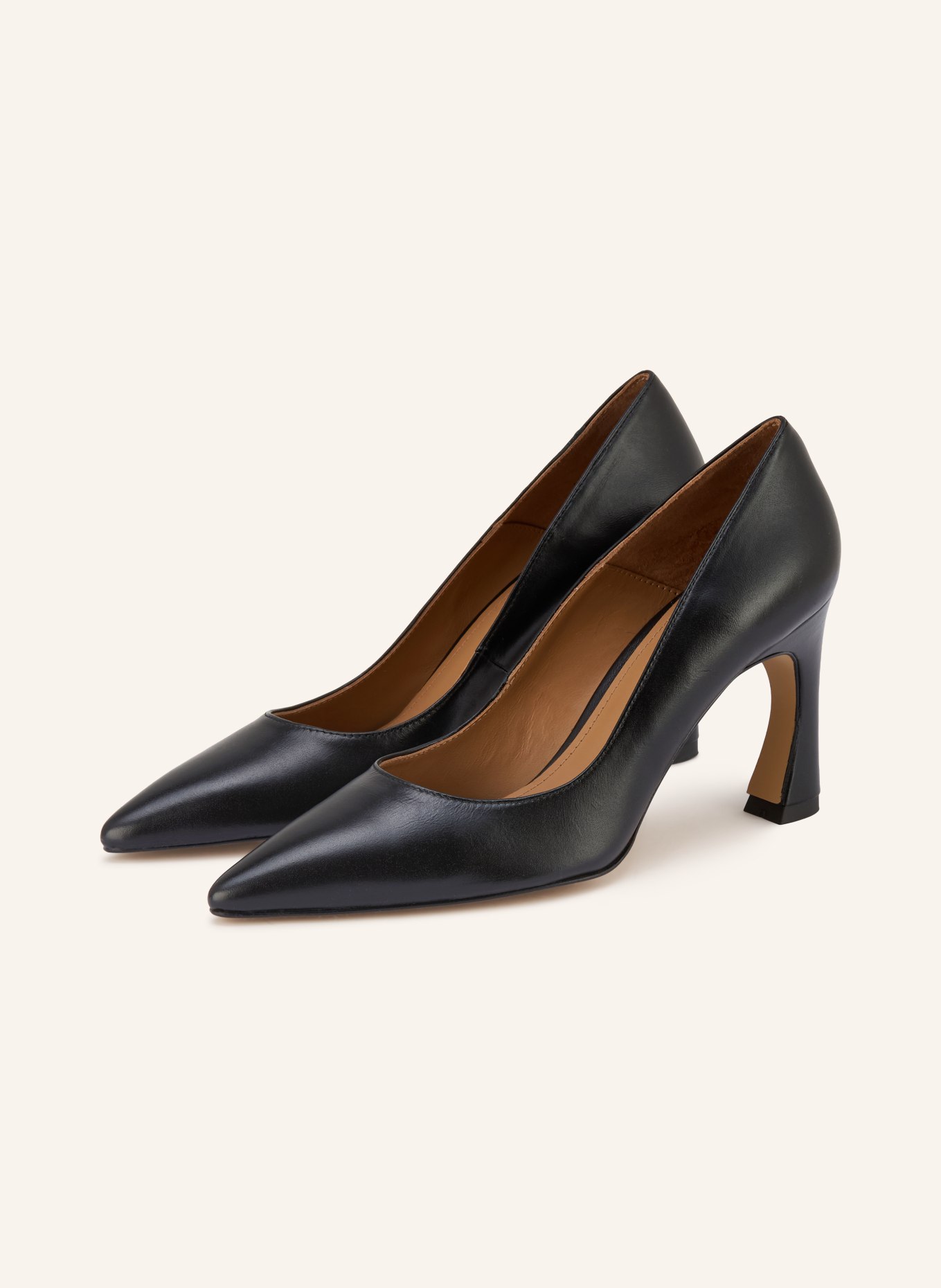 Flattered Pumps: BLACK