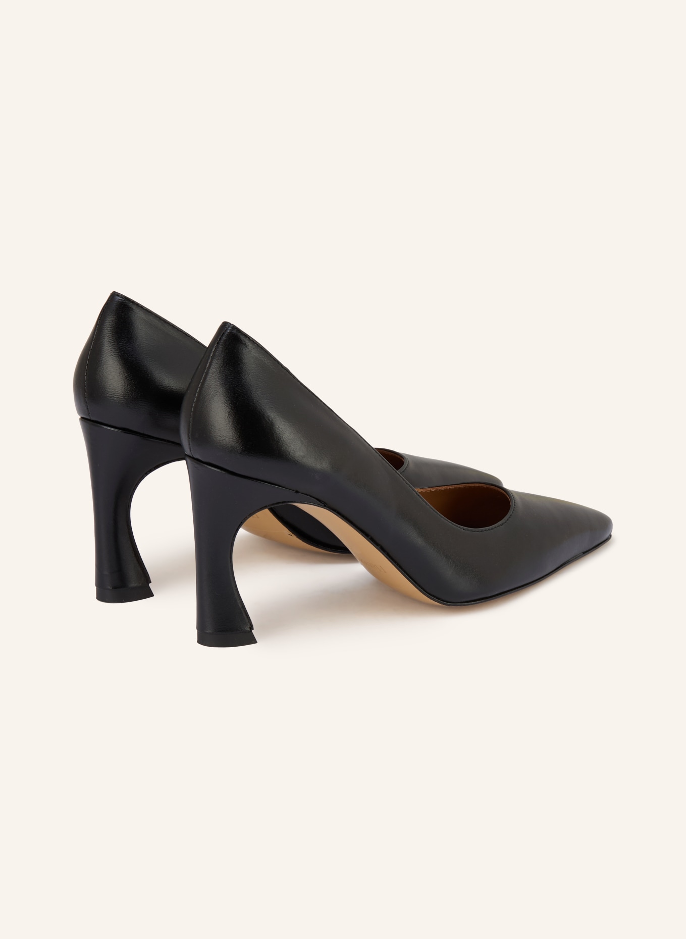 Flattered Pumps: BLACK