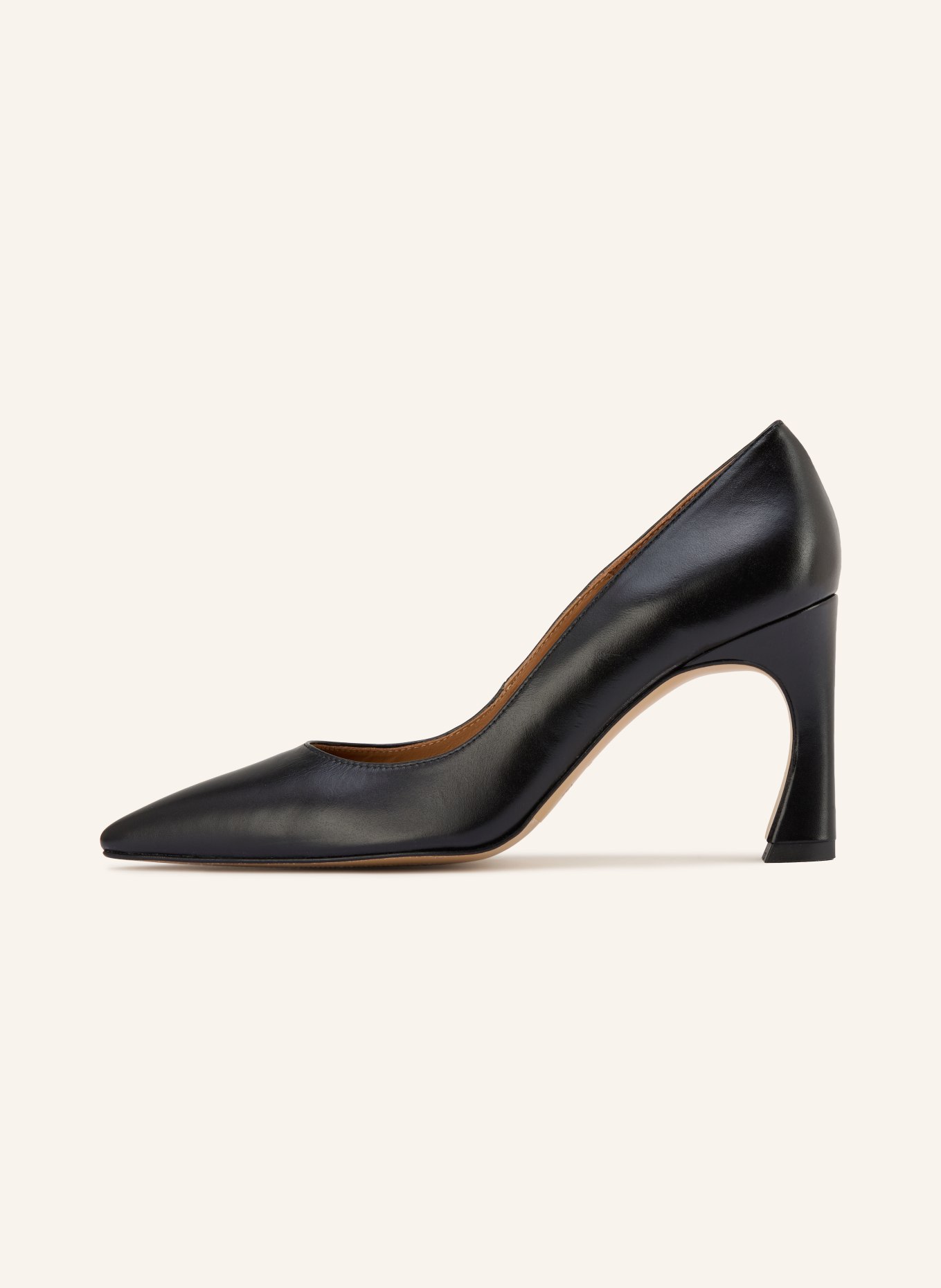 Flattered Pumps: BLACK