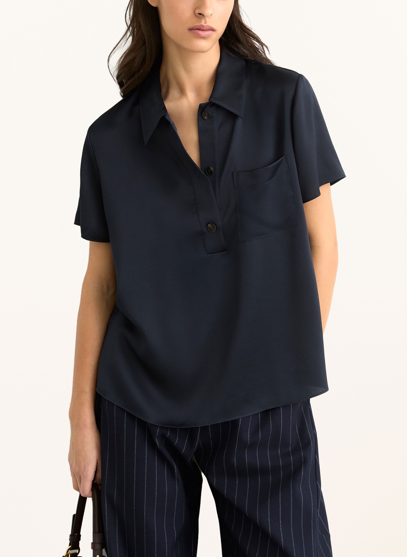 REISS Polokošile POLLY z hedvábí: TMAVĚ MODRÁ