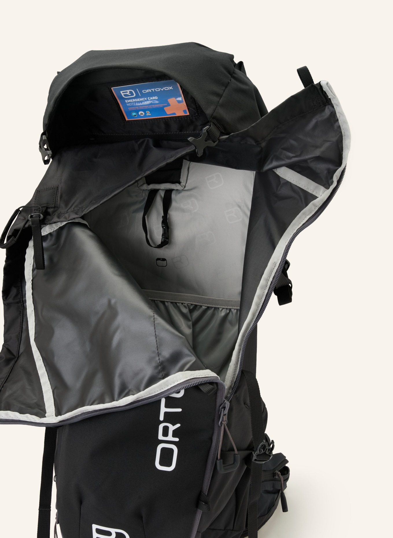 ORTOVOX Batoh TRAVERSE 30: ČERNÁ / BÍLÁ