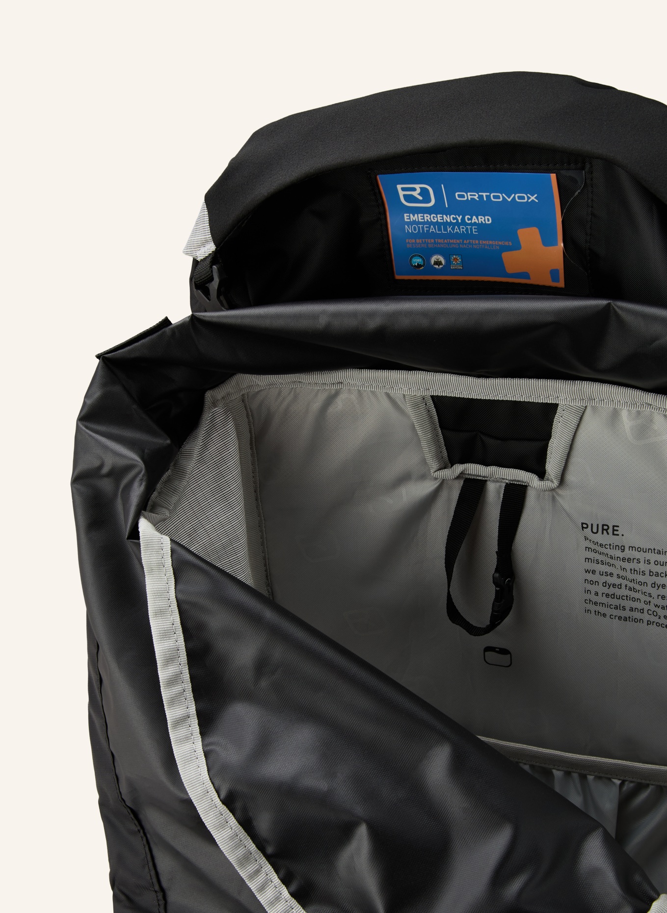 ORTOVOX Batoh TRAVERSE PURE 30: ŠEDÁ / BÍLÁ / ČERNÁ