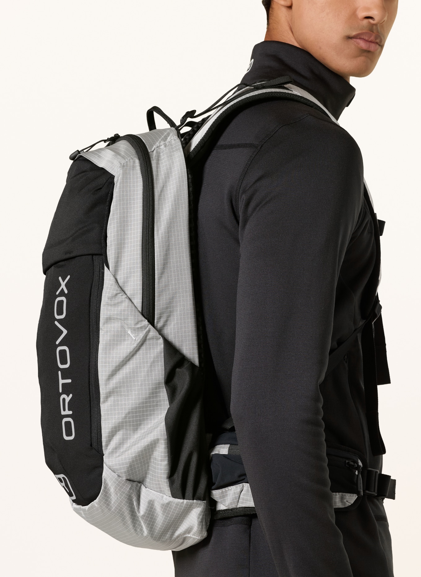 ORTOVOX TRAVERSE PURE 20 Backpack: GRAY / WHITE / BLACK