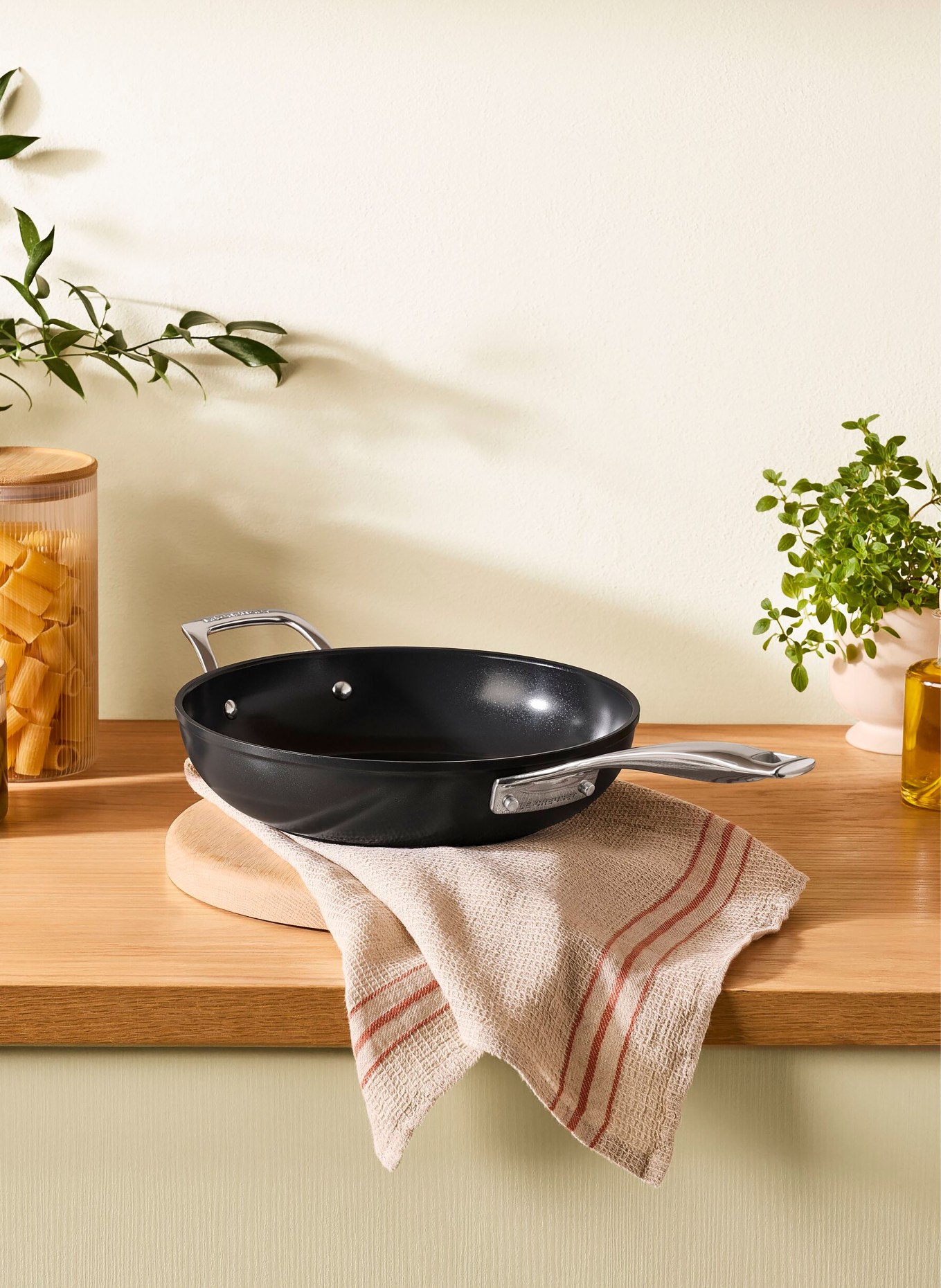 LE CREUSET Poêle ESSENTIAL: NO COLOR