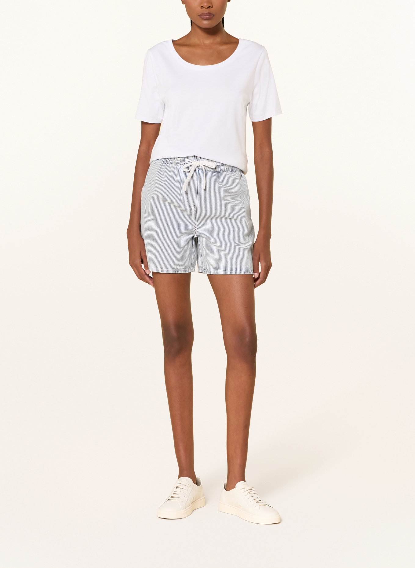 Juvia T-shirt INCI: WIT