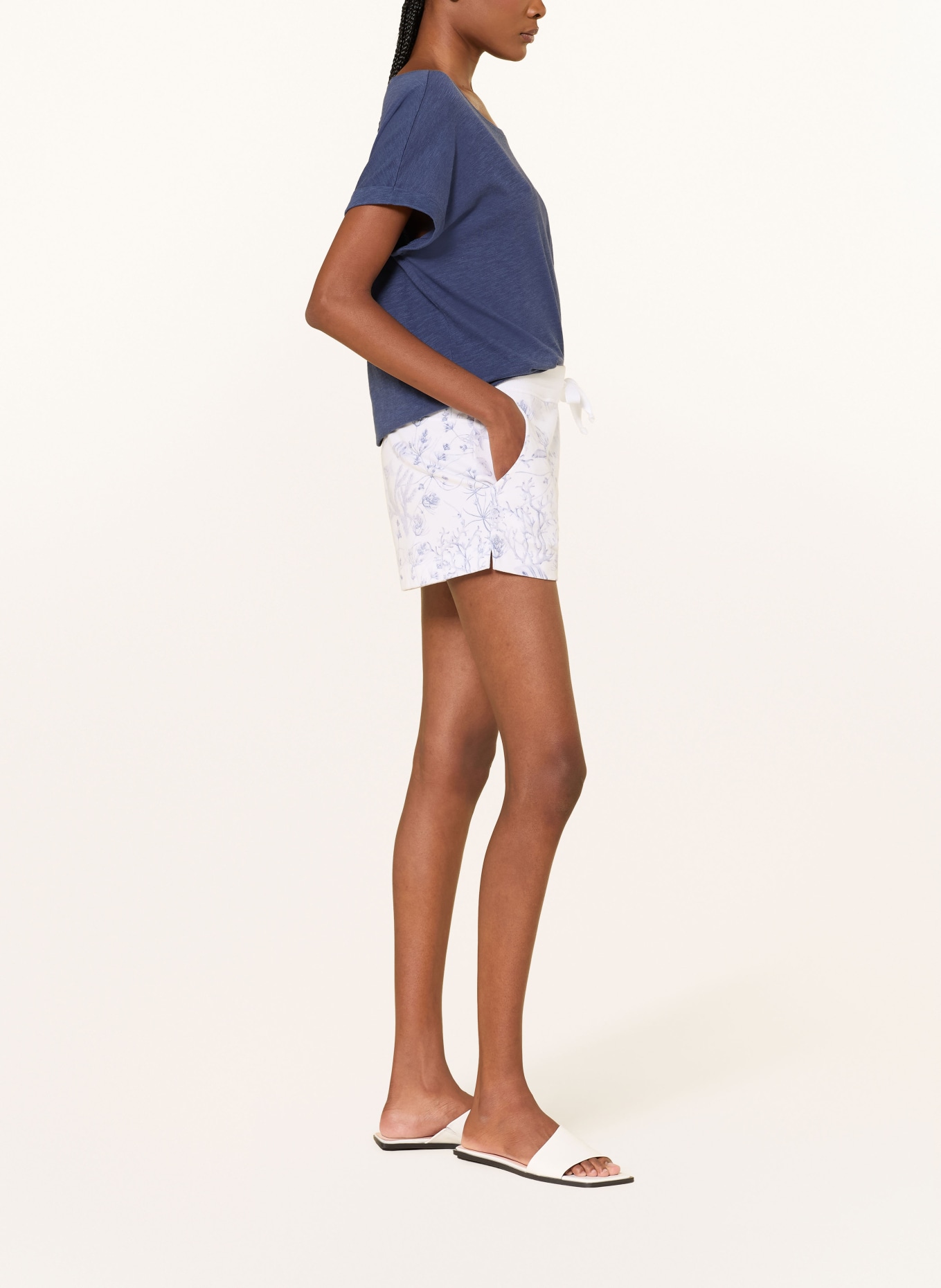 Juvia Sweatshorts MARCY: BLAU / WEISS
