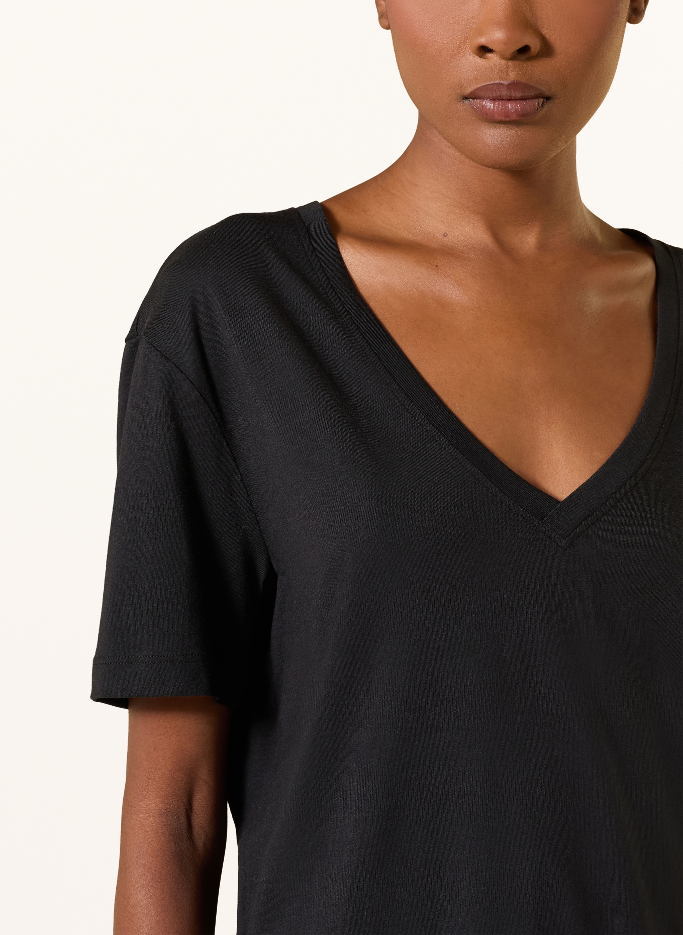 Juvia Koszulka LEEVKE: CZARNY