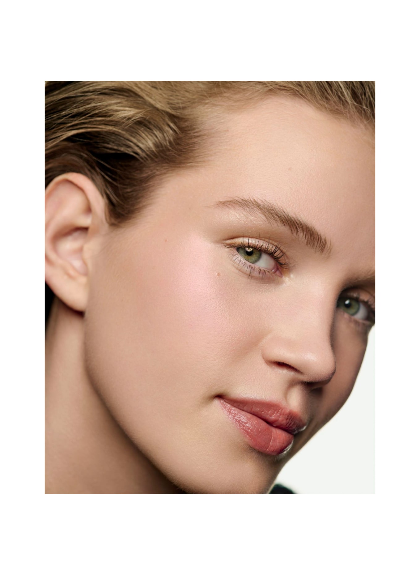 CHANEL LES BEIGES ILLUMINATEUR BELLE MINE: SUMMER GLEAM