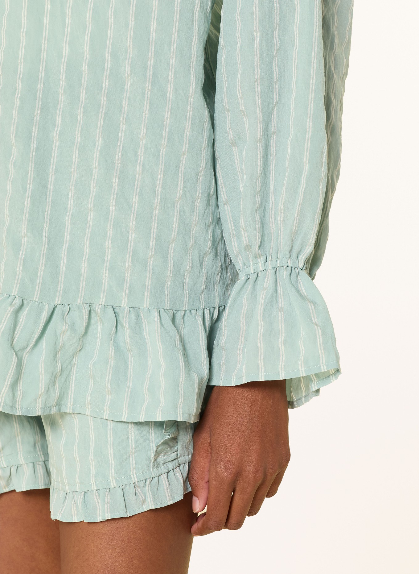 OH APRIL Košilová blůza SELINA s volánky: TMAVĚ MODRÁ / KRÉMOVÁ