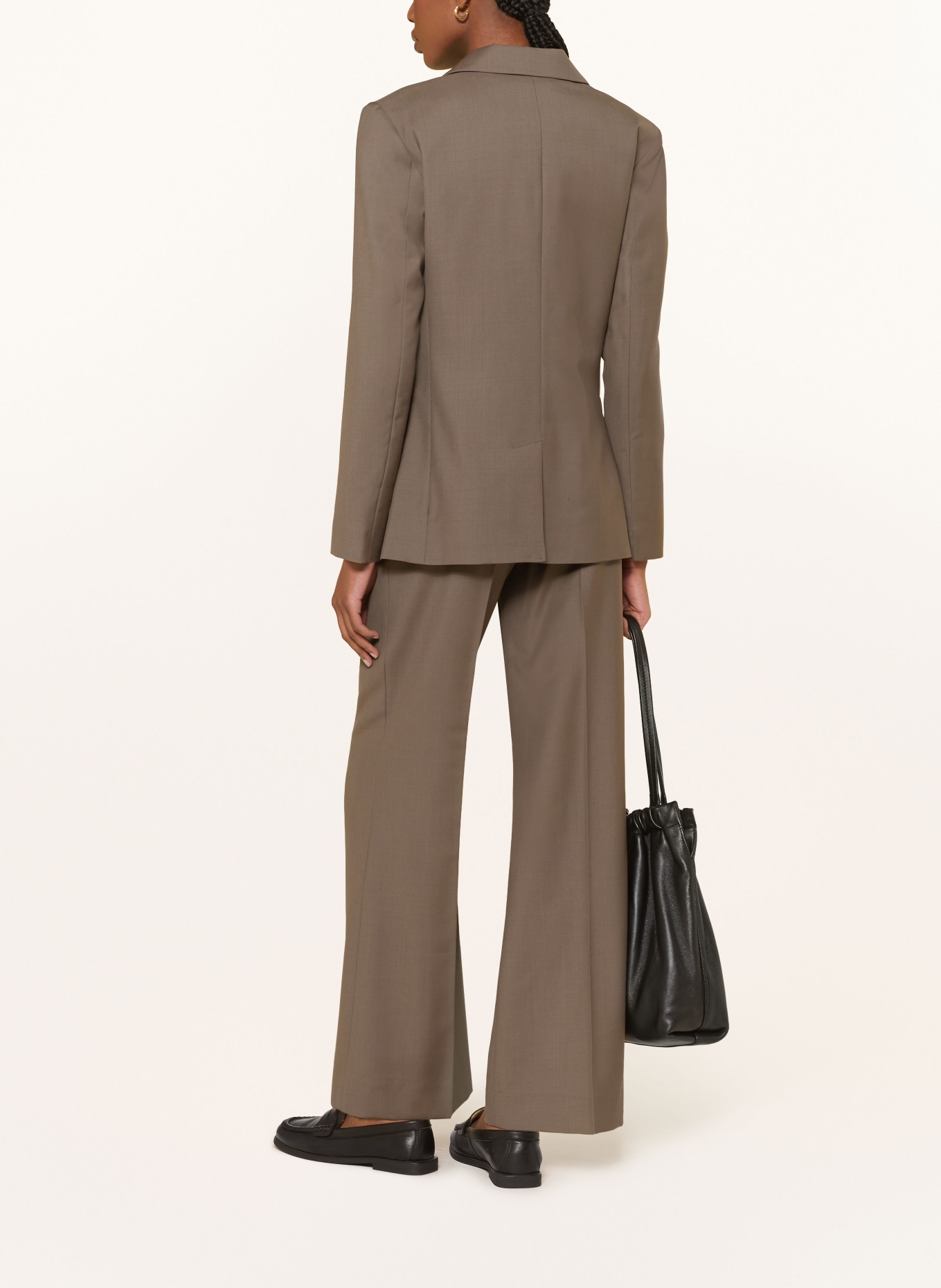 COS sako: ČERNOŠEDÁ