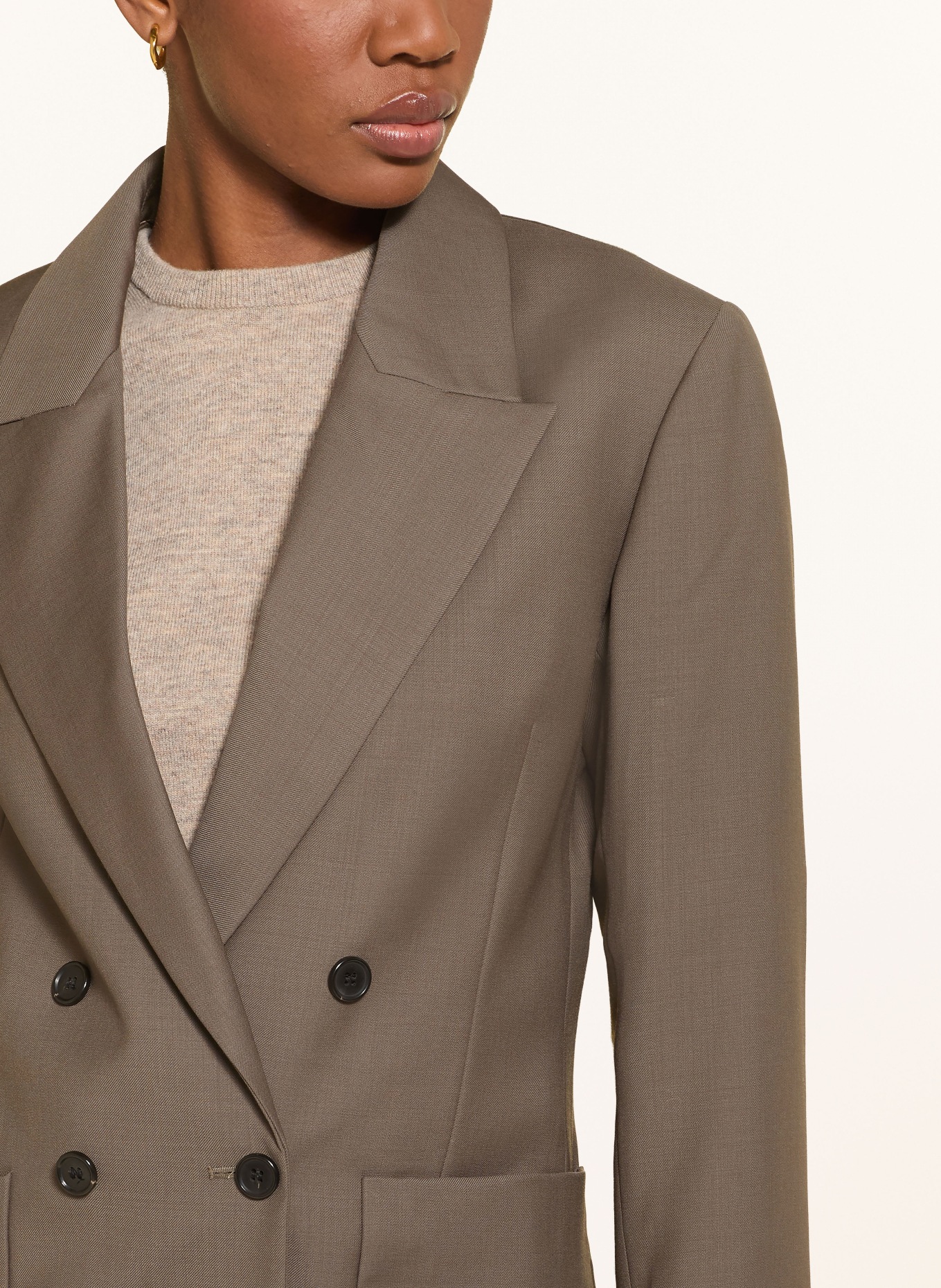 COS sako: ČERNOŠEDÁ